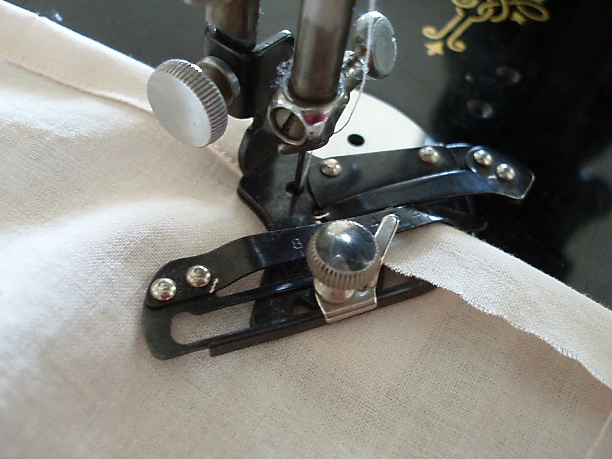 Vintage Original Singer Adjustable Hemmer for Sewing - Perfect for Hemming Pants, Skirts, and Dress Alterations