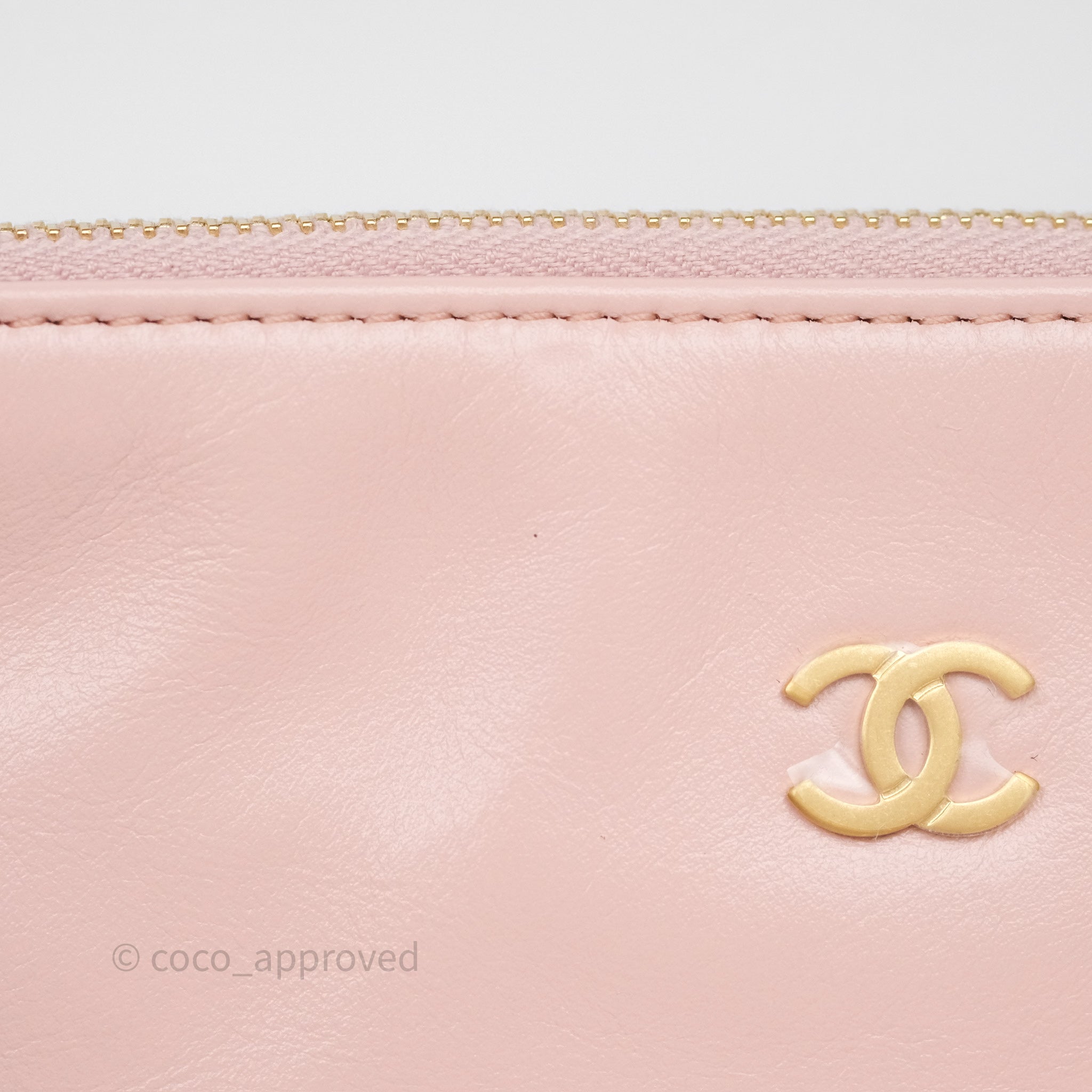 Chanel 22 Medium Handbag in Pink Crumpled Calfskin with Aged Gold Hardware - Luxury Crossbody Bag for Women, Perfect for Date Night & Special Occasions