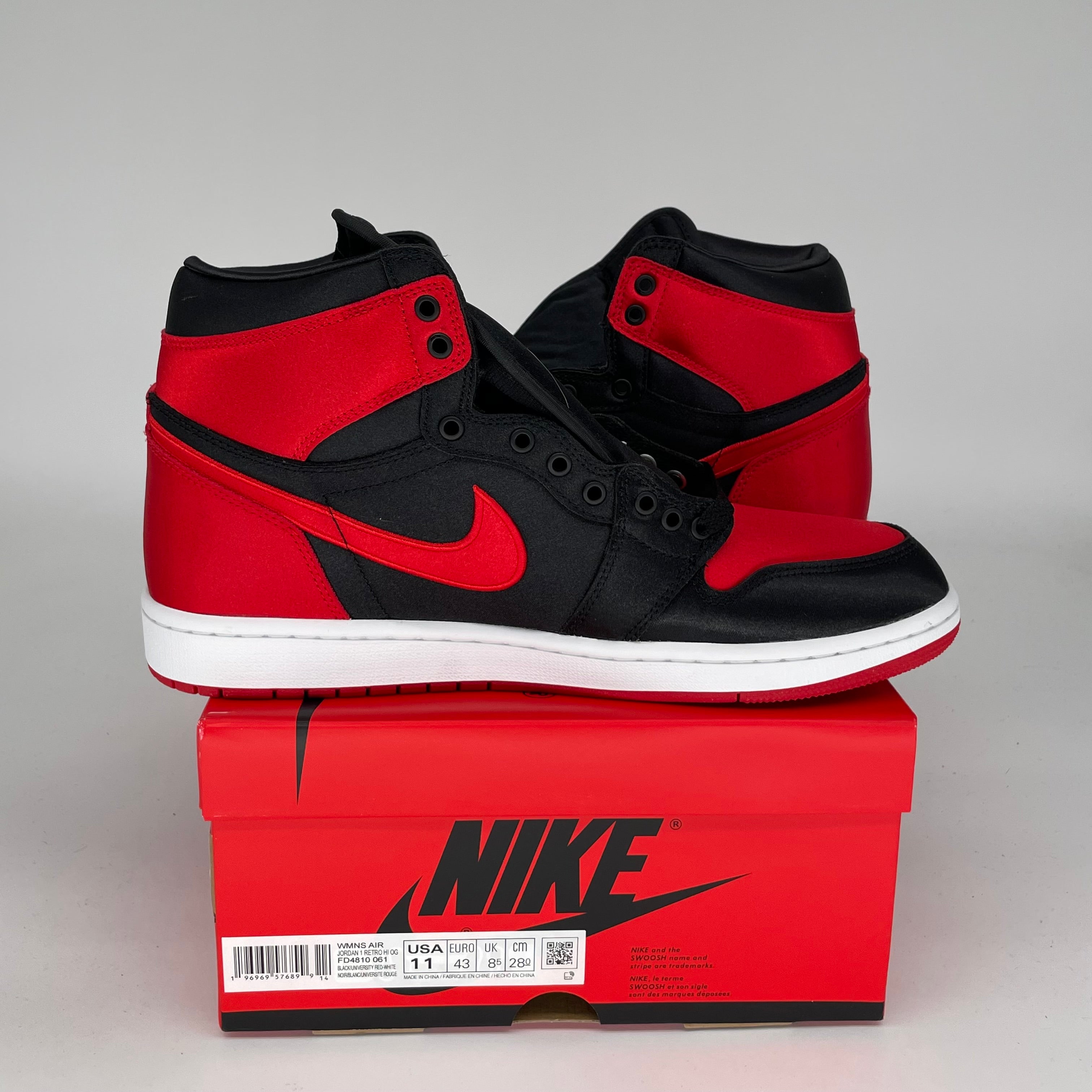 Original Title: AIR JORDAN 1 SATIN BRED W SIZE 9.5/11W FD4810 061   Optimized Title: **Air Jordan 1 Satin Bred Women's Sneakers - Size 9.5/11W (FD4810-061) - Stylish & Comfortable for Casual Wear, Gym, and Street Fashion**
