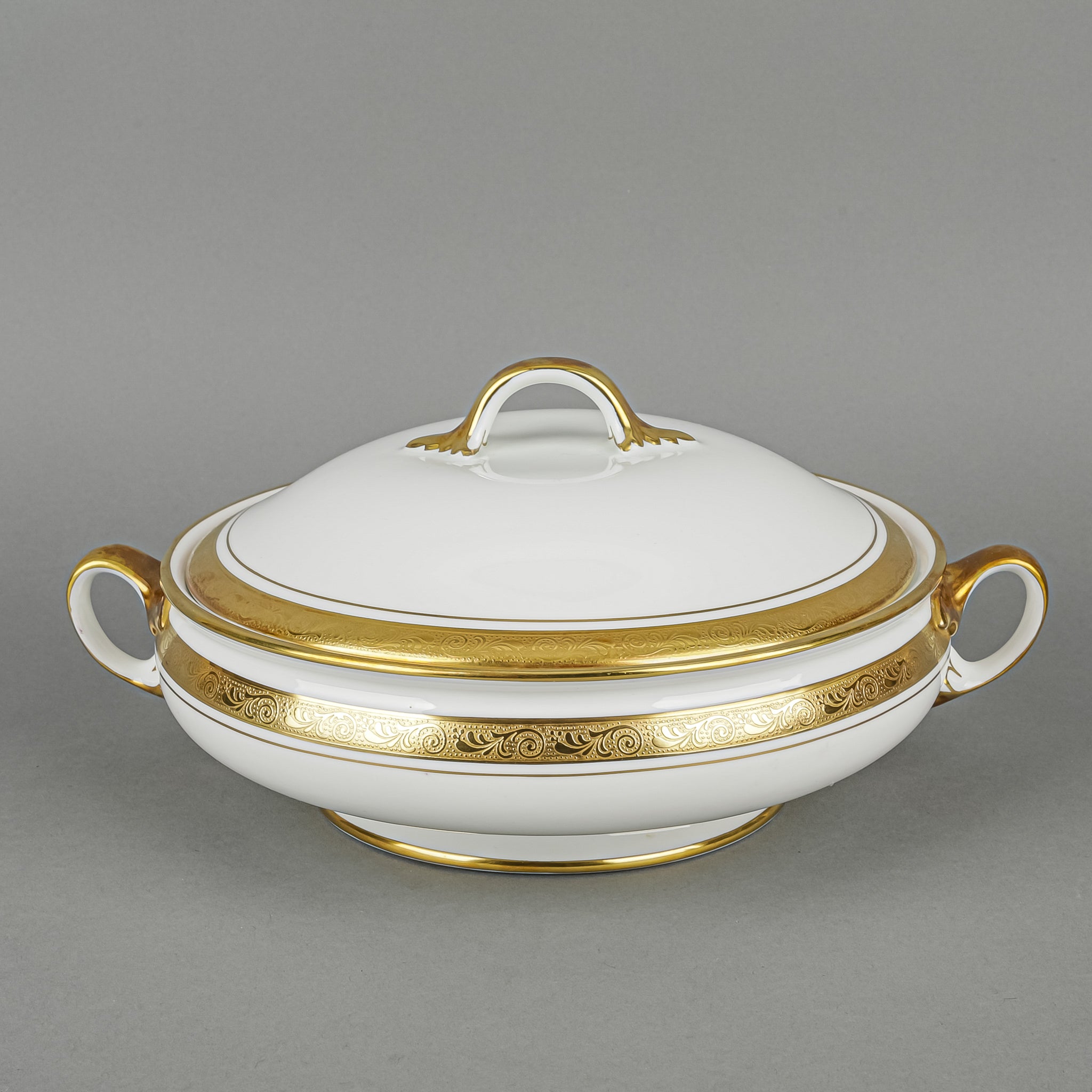 AYNSLEY Argosy 8360 Covered Serving Dish - Elegant Porcelain Serving Bowl for Entertaining, Dinner Parties & Holiday Gatherings