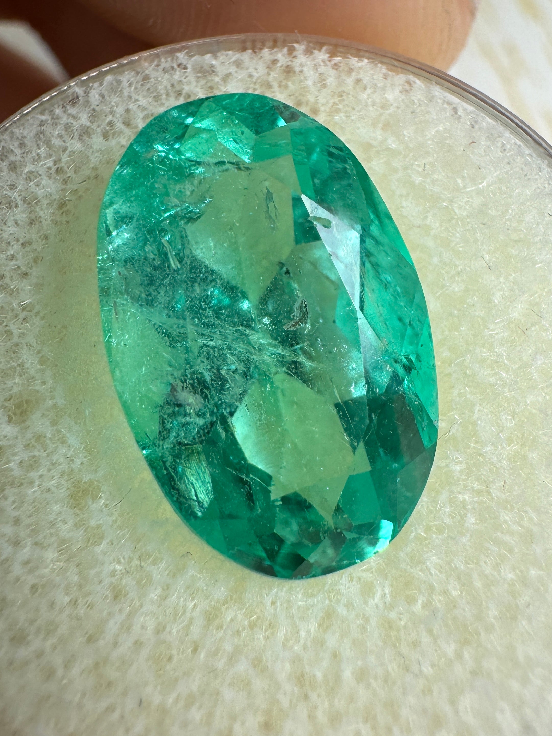 7.55 Carat 16x10mm Bluish Green Natural Colombian Emerald Oval Cut Loose Gemstone for Jewelry Making, Engagement Rings & Luxury Gifts