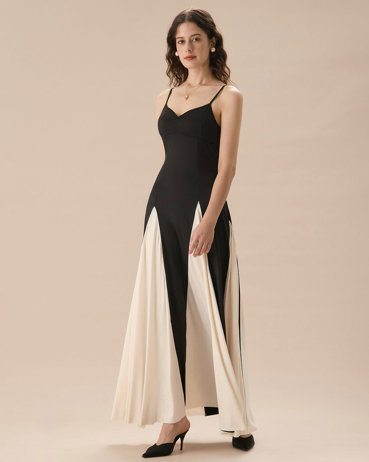 Elegant Black and White Pleated Maxi Dress for Women - Perfect for Evening Parties, Weddings & Summer Vacations
