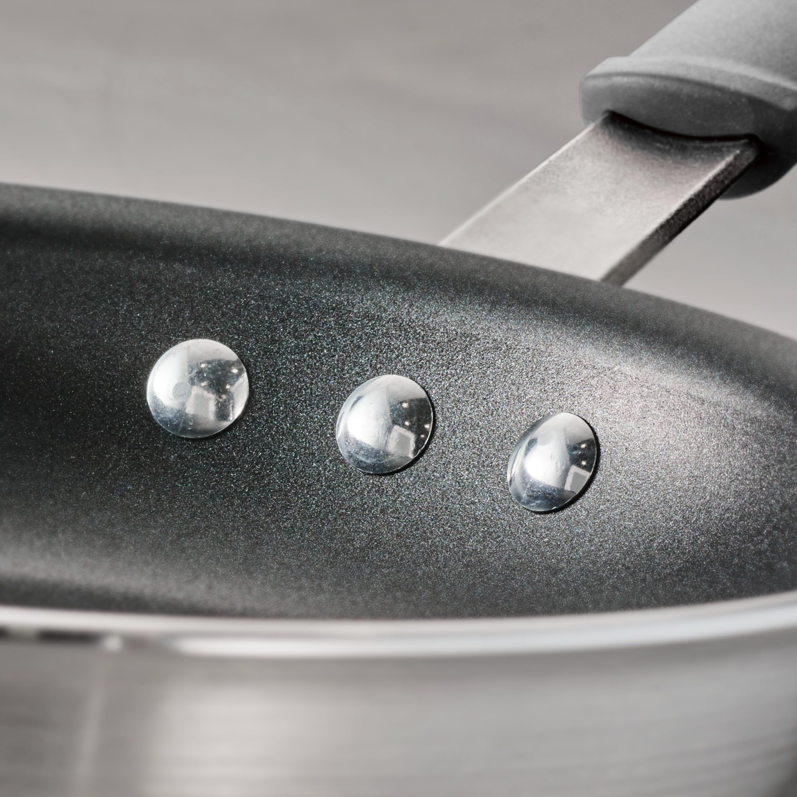 Tramontina Professional 12-Inch Nonstick Frying Pan - Heavy-Gauge Aluminum Skillet with Reinforced Coating, Gray Handle, Dishwasher & Oven Safe - Perfect for Searing, Frying & Baking at Home