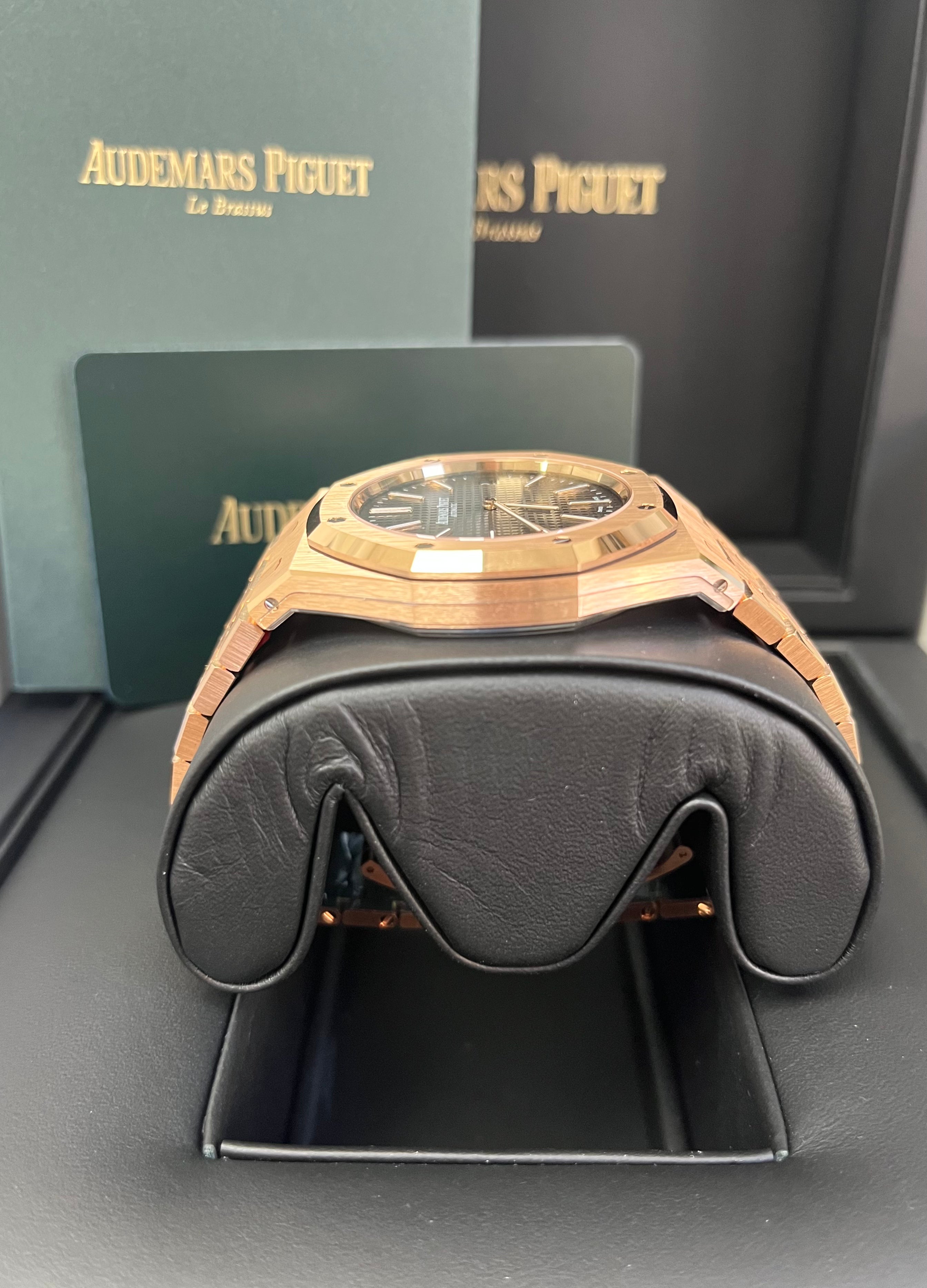 Audemars Piguet Royal Oak Jumbo 16202OR Extra Thin 39mm 18K Rose Gold Men's Luxury Watch - Perfect for Business Meetings & Formal Occasions