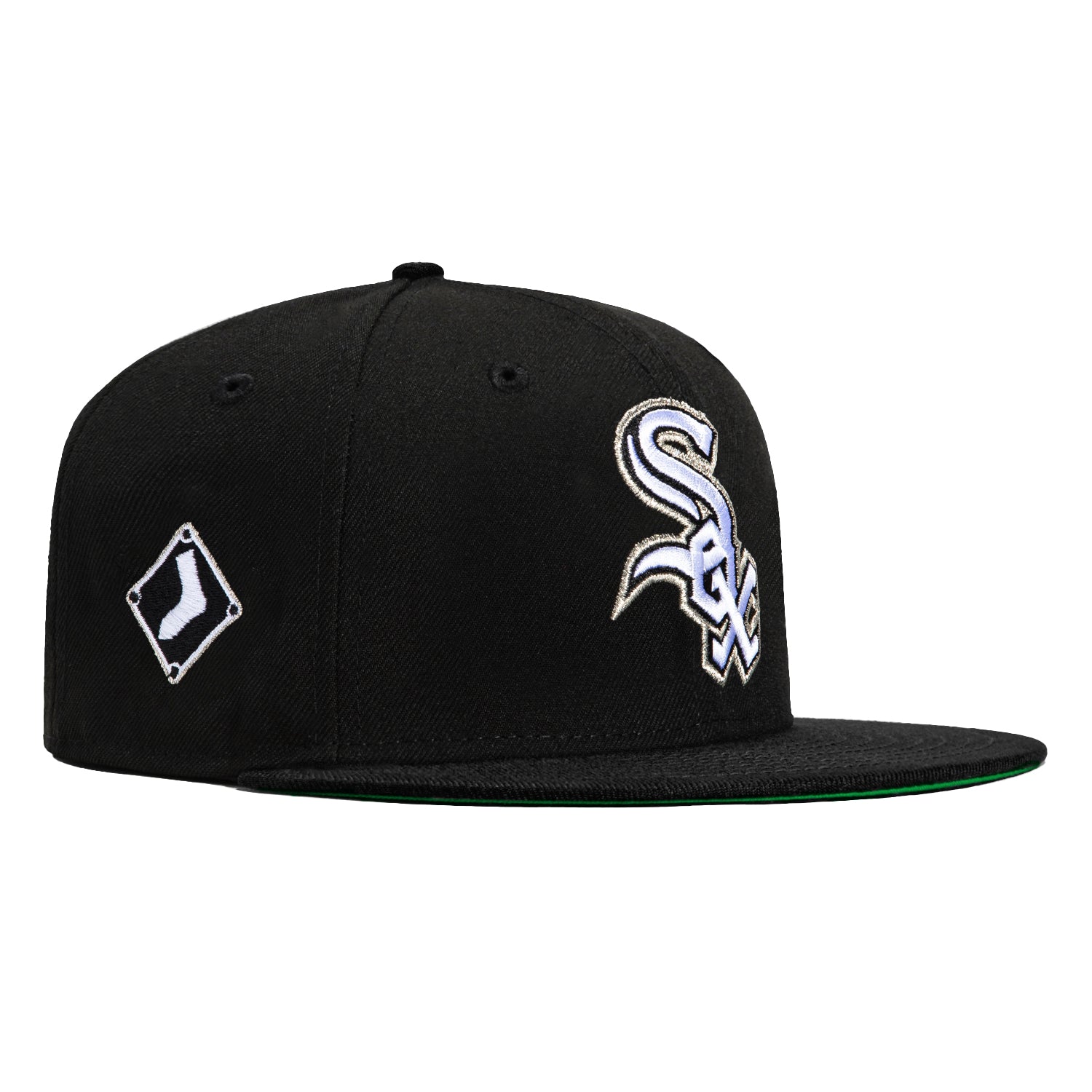 New Era 59Fifty Chicago White Sox Alternate Logo Patch Hat - Black & Metallic Silver Baseball Cap for Men | Official MLB Licensed Snapback | Game Day, Streetwear & Casual Outfits
