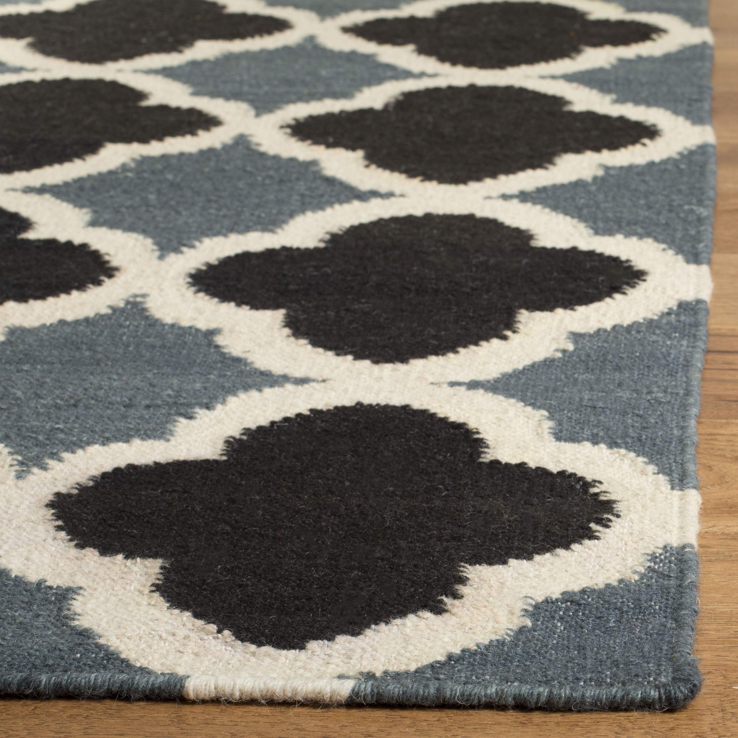 SAFAVIEH Dhurries Collection 6' Round Blue/Navy Wool Area Rug - Handmade Flatweave Premium Rug for Living Room, Bedroom & Home Decor | DHU106A