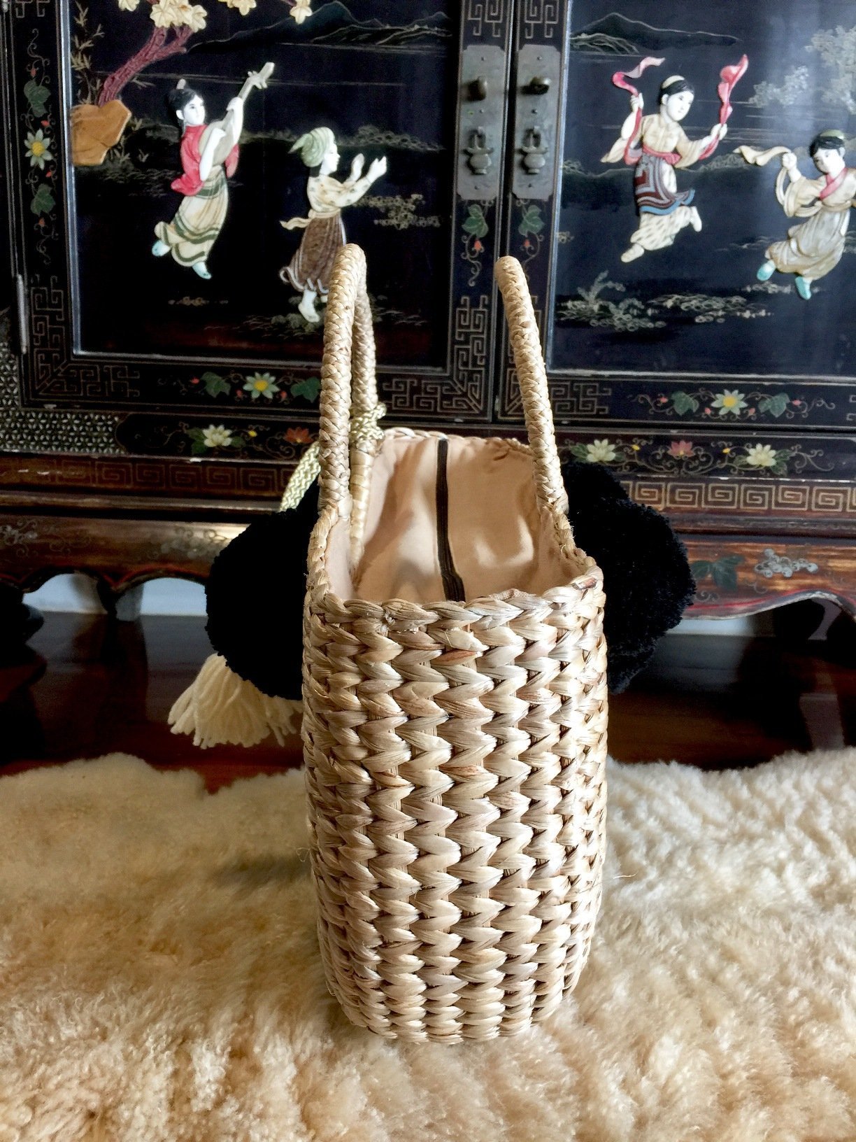 Stylish Pom Pom Straw Tote Bag for Women - Perfect Beach Basket Bag, Summer Straw Handbag for Outdoors, Picnics & Vacation