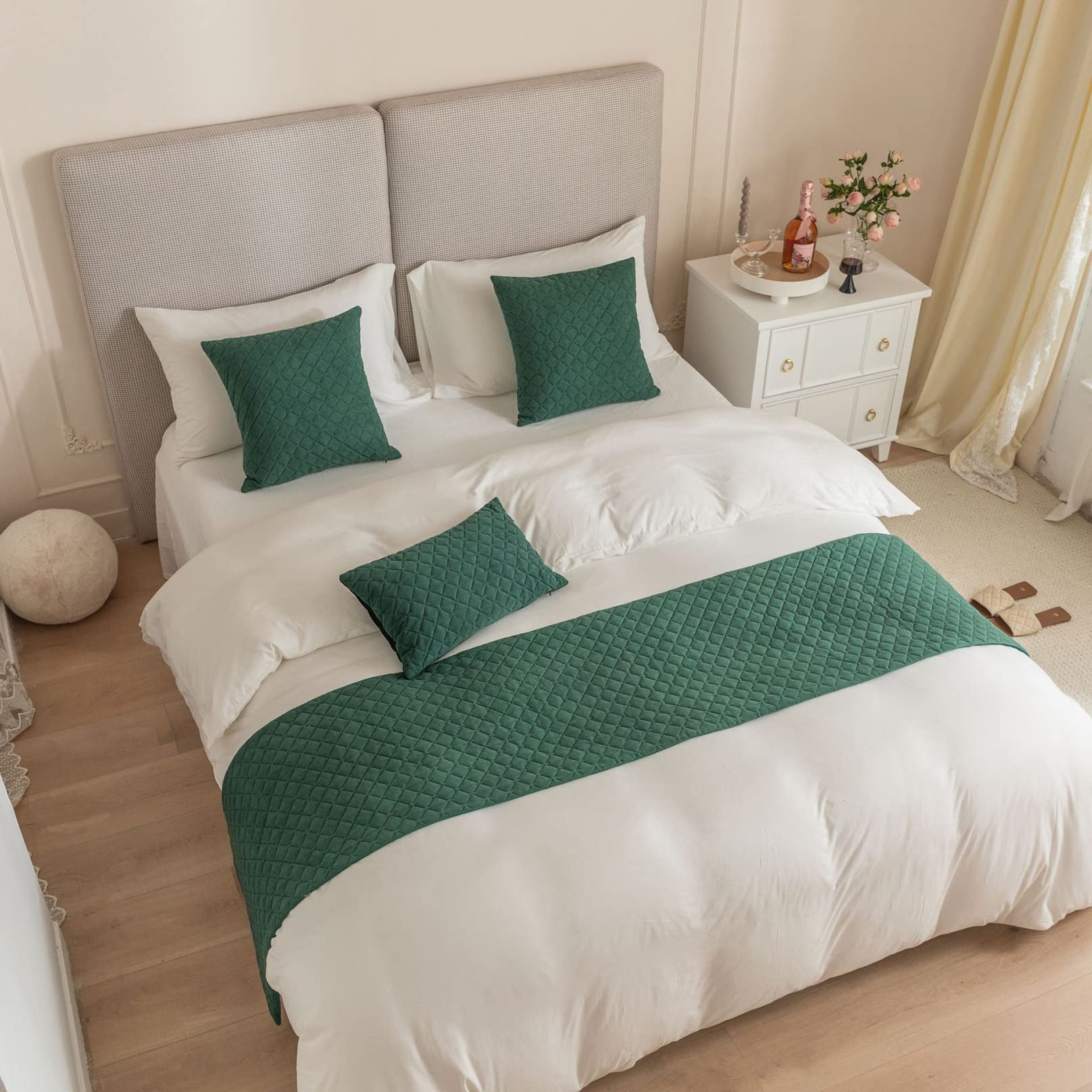 Luxury Dark Green Velvet Bed Runner with Rhombus Pattern - Soft Bed Scarf, Bed End Towel & Decorative Throw for Bedspread Protection (45 x 240cm) - Perfect for Hotel Bedrooms, Weddings & Home Decor