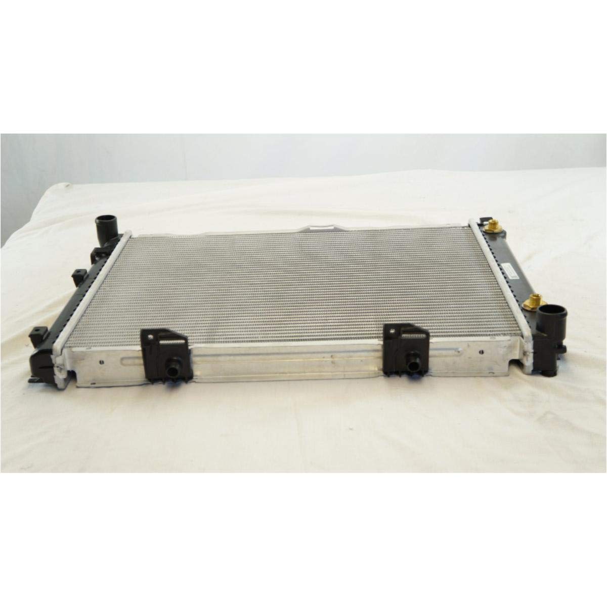 1984-1993 Mercedes-Benz 190E 2.3L L4 Automatic Transmission Aluminum/Plastic Radiator with Oil Cooler - 1 Row Replacement Part for Improved Engine Cooling & Performance | Perfect for Daily Commuting & Highway Driving