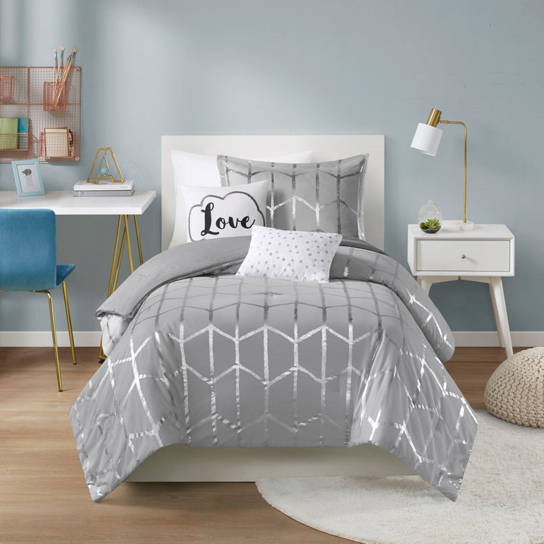 Raina Comforter Set - Soft & Cozy Queen Size Bedding Set with Pillow Shams | Perfect for Master Bedroom, Guest Room & Dorm Decor | Breathable All-Season Comforter for Ultimate Comfort
