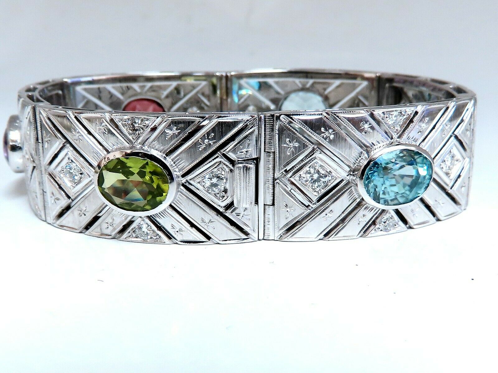 24.30ct Natural Gemstone Vintage Line Engraved Cuff Bracelet in 18K Gold - Elegant Jewelry for Weddings, Parties & Special Occasions