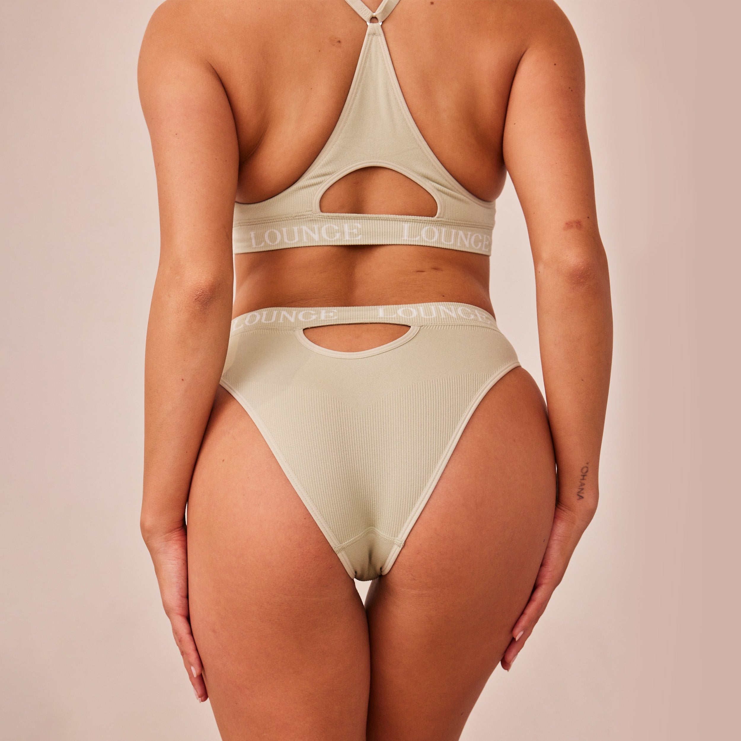 Seamless Comfort Bra - Olive Green Wireless Support for Yoga, Workout & Everyday Wear