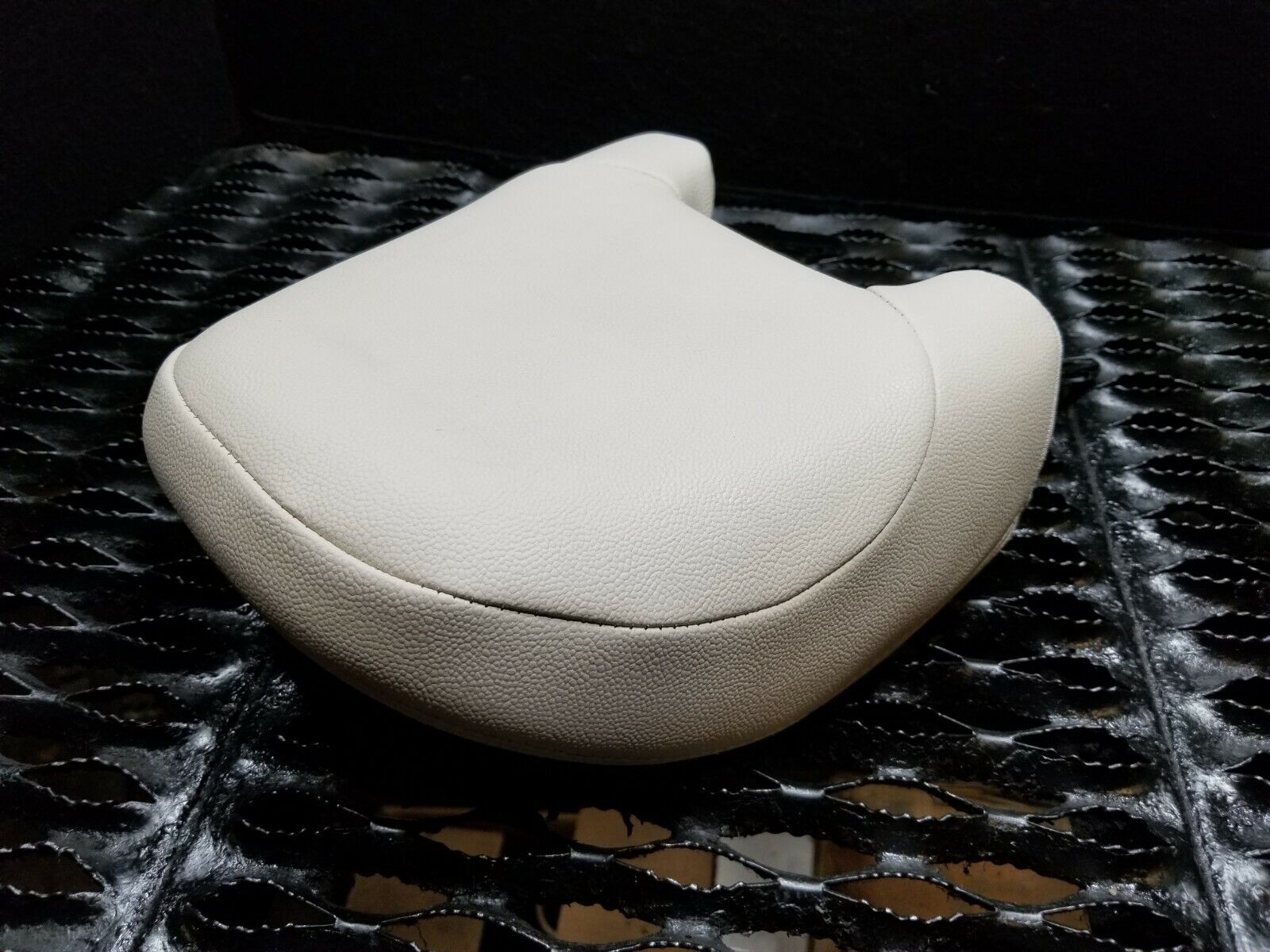 Original & Replacement Volvo S40 Driver Side Headrest (Left Front) - Fits 2005-2011 Models | OEM Quality | Comfort Upgrade for Long Drives
