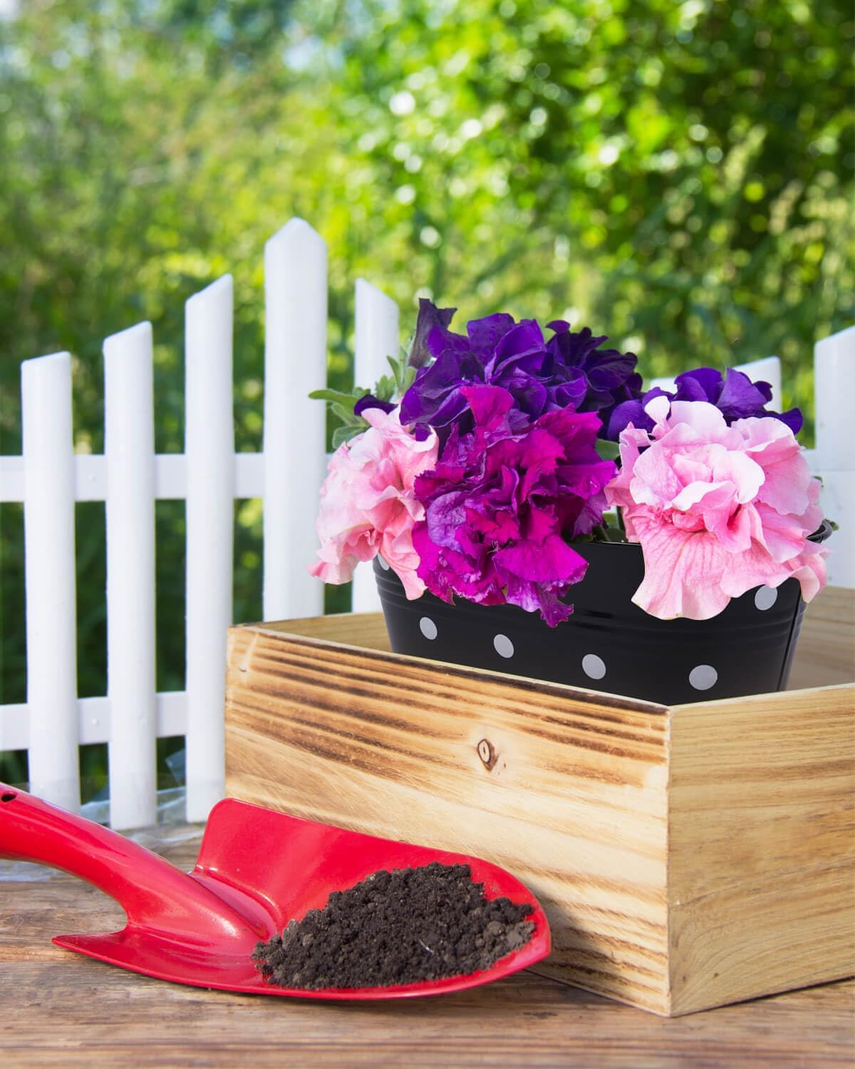 Vensovo 3-Pack Black Metal Railing Planters for Outdoor - Oval Hanging Planter Box with Detachable Hooks & Drain Holes - Perfect for Balcony, Garden Fence & Deck Decor (Spot Design)