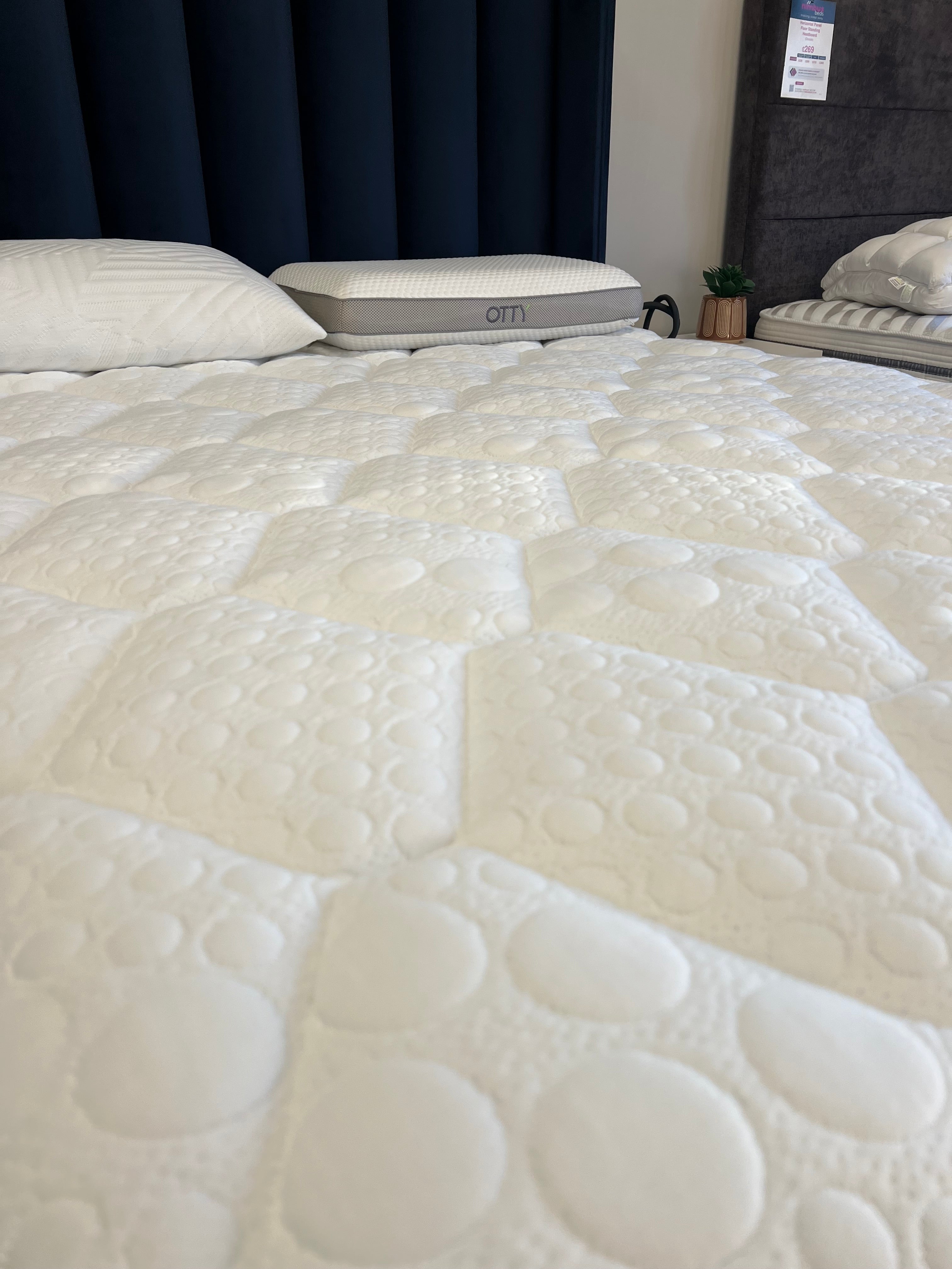 Total Comfort Orthopedic Mattress for Back Pain Relief - Queen Size Memory Foam Bed for Side & Back Sleepers - Perfect for Home, Guest Room & Apartment Use