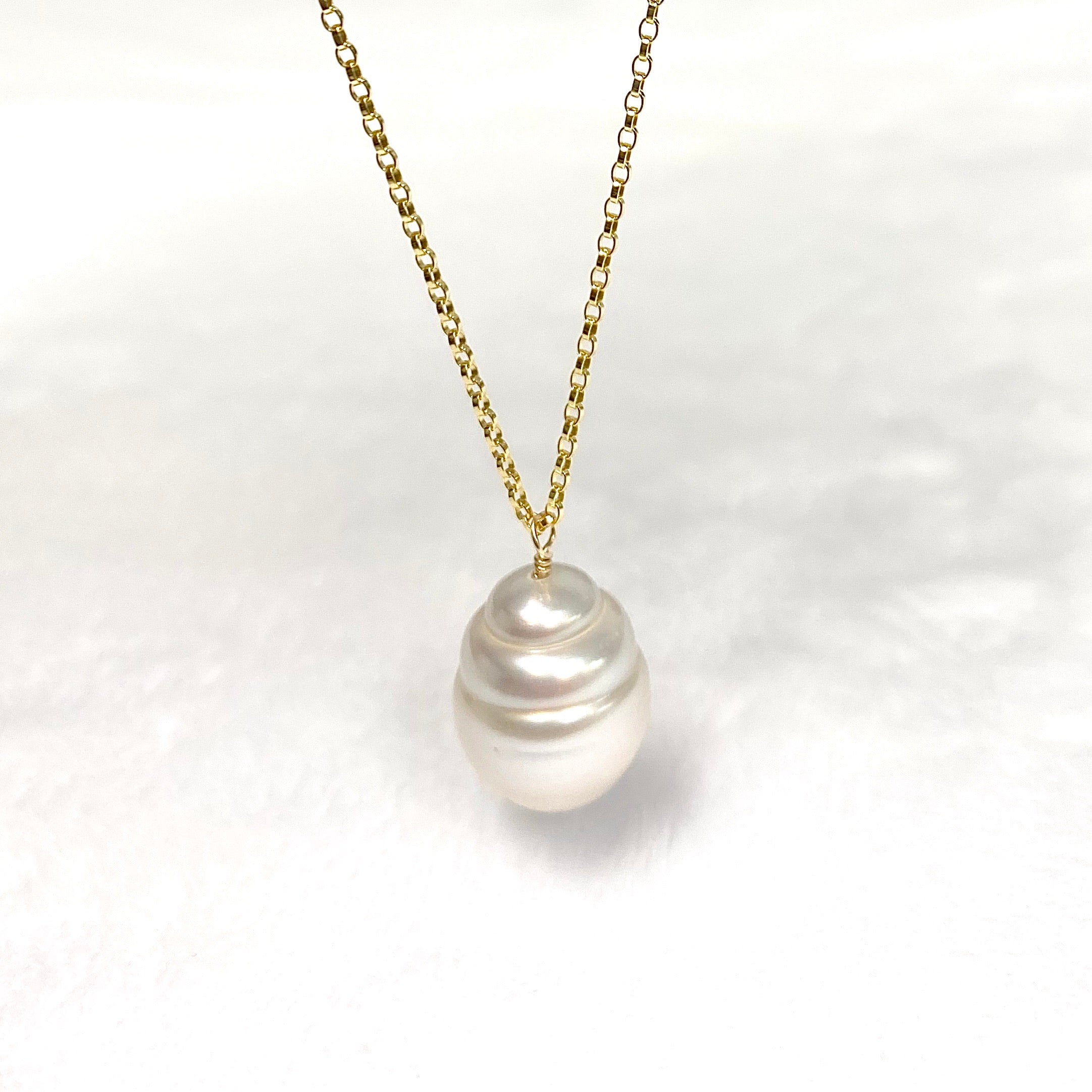 Exquisite Baroque White South Sea Pearl Pendant Necklace - Elegant Jewelry for Women, Perfect for Weddings, Parties & Special Occasions
