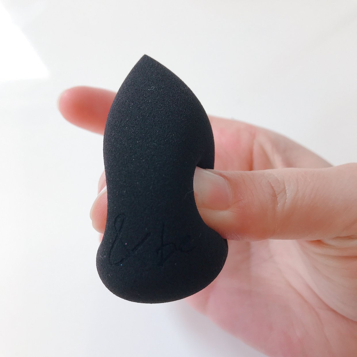 &be Black Face Sponge for Makeup - Soft Beauty Blender for Flawless Foundation Application - Perfect for Daily Makeup, Contouring & Professional Use