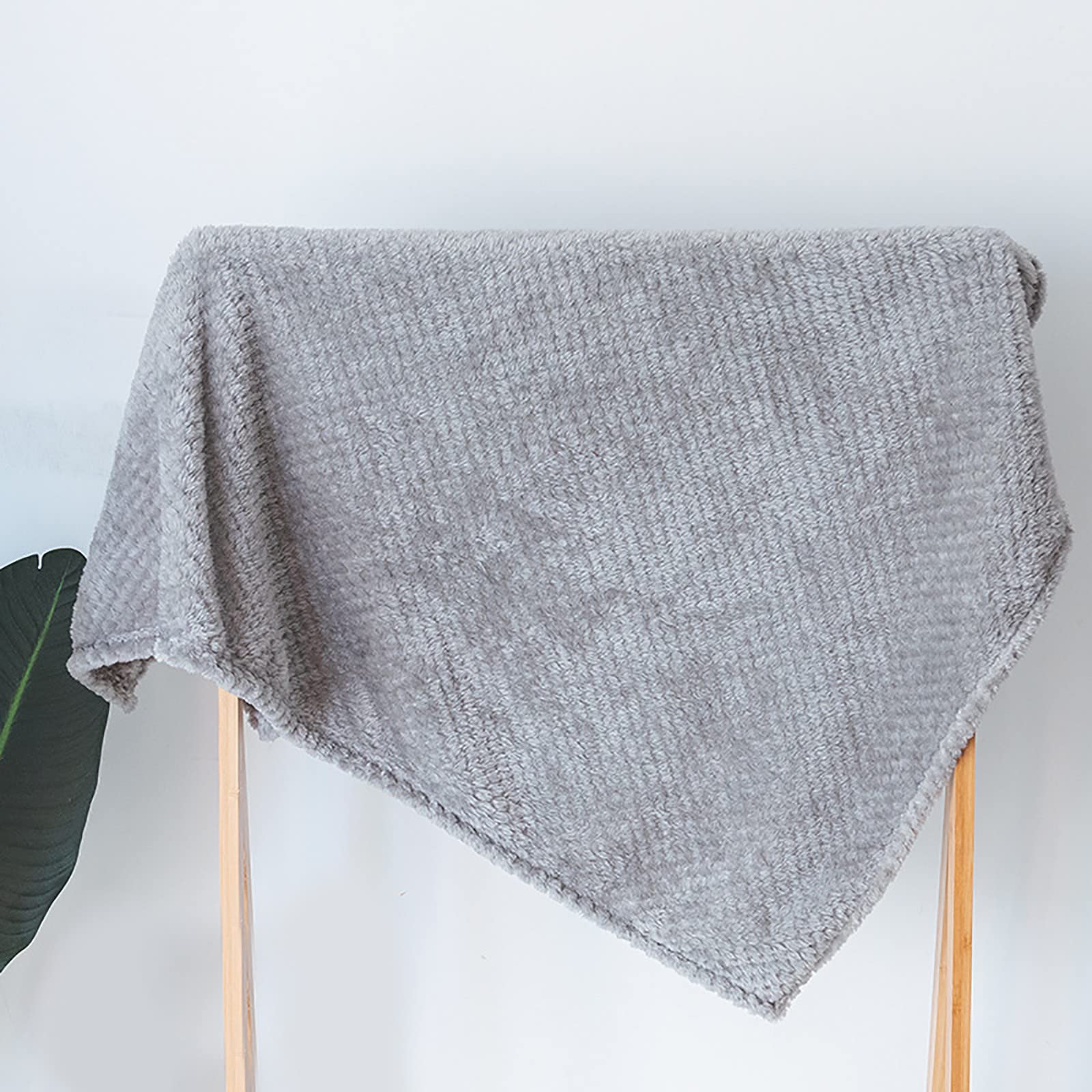 Warm Fleece Pet Blanket for Dogs & Cats - Soft Thick Mat for Sleeping - Grey L