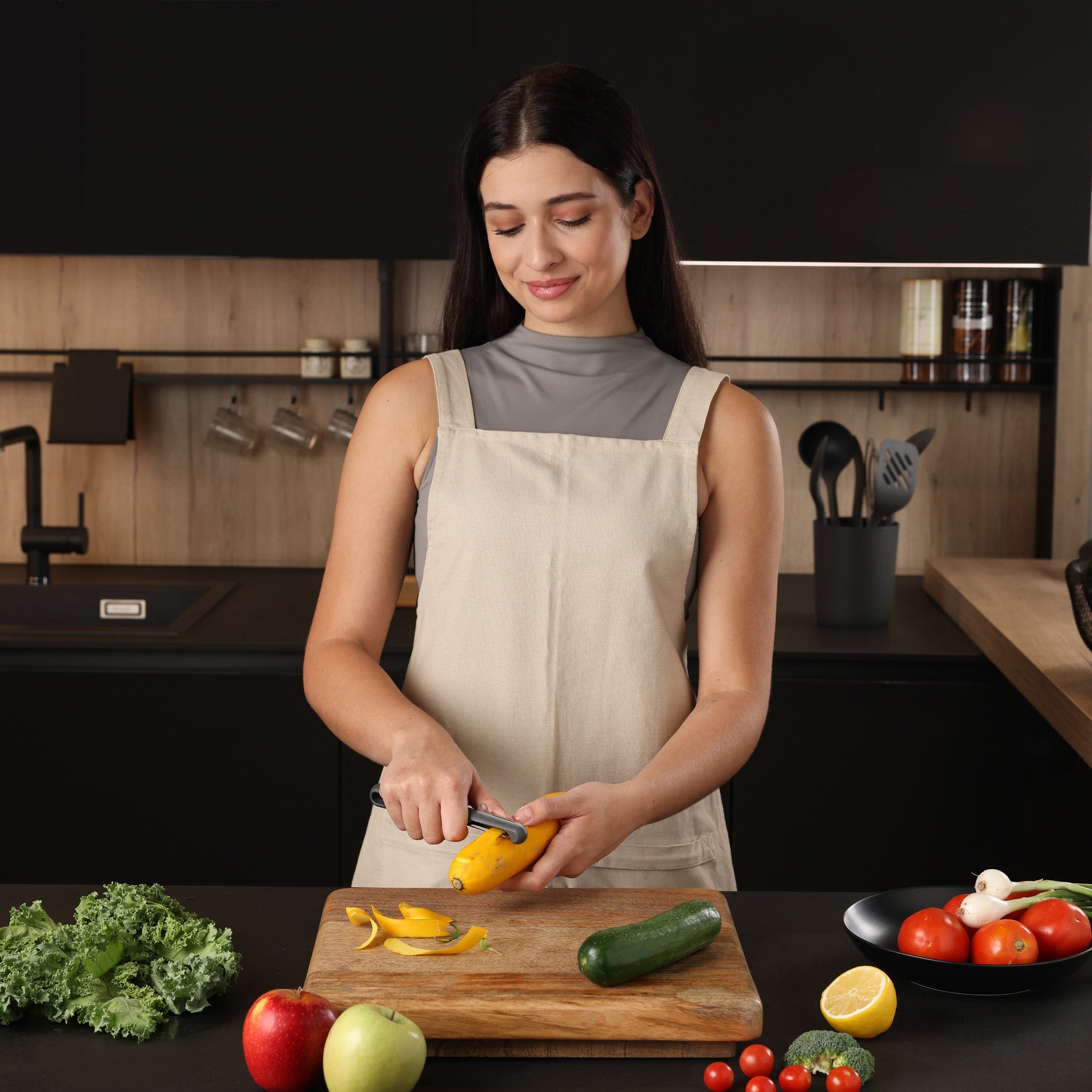 Stainless Steel Swivel Peeler - Ergonomic Vegetable & Fruit Peeler for Effortless Peeling - Perfect for Potatoes, Carrots, Apples & More - Kitchen Essential Tool