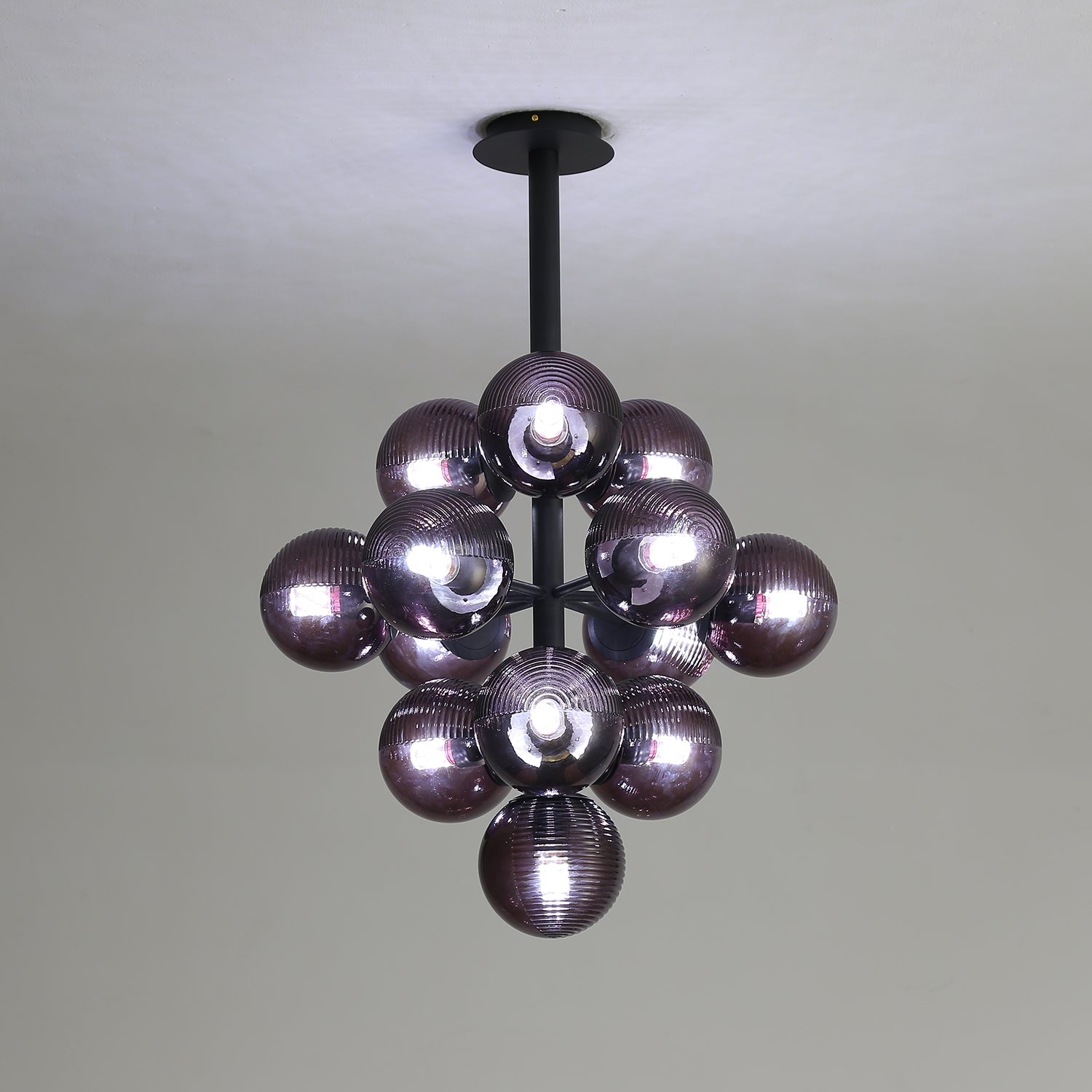 Elegant Grape Pendant Light - Modern Glass Chandelier for Dining Room, Kitchen Island & Bedroom Lighting Decor