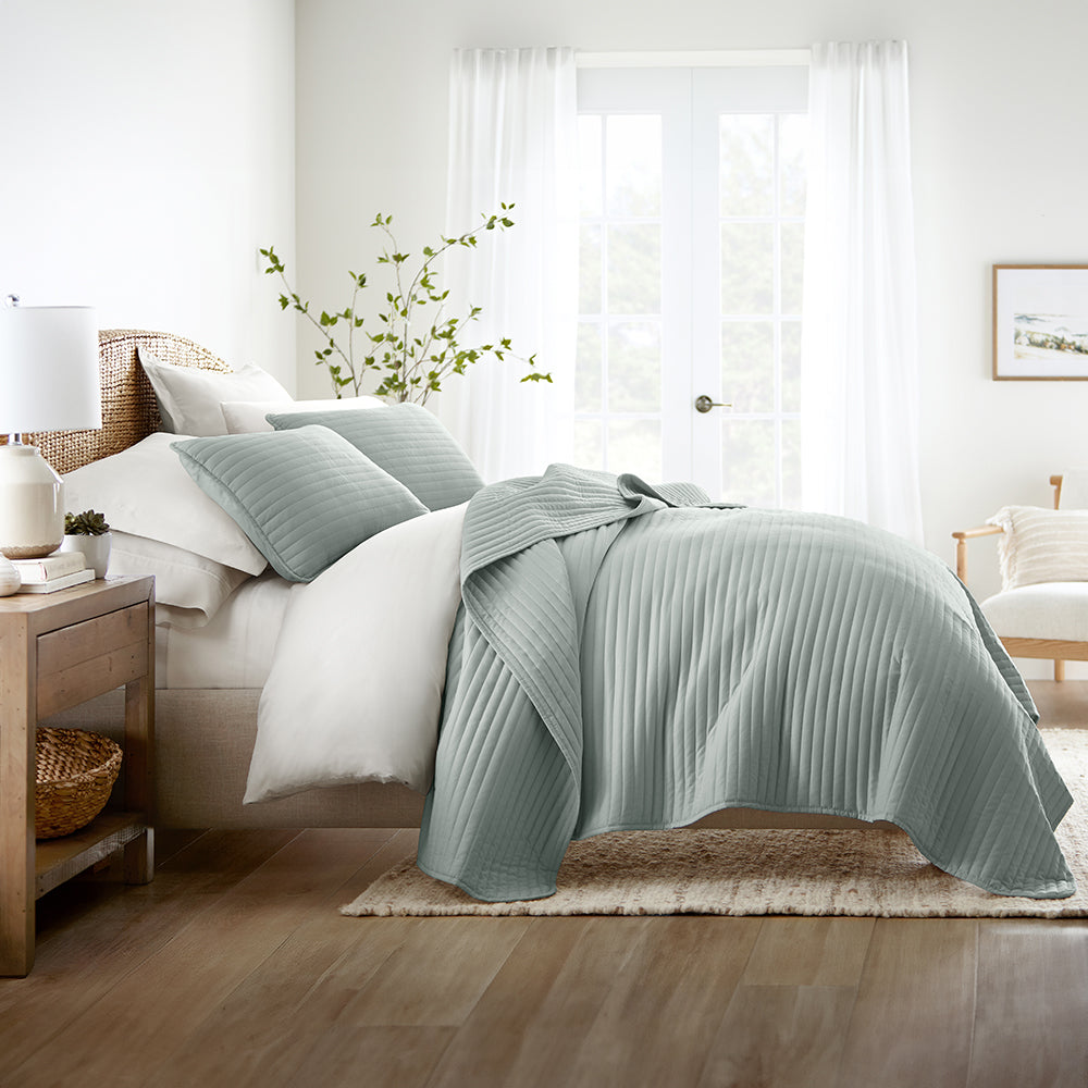 3 Piece Stripe Stitch Quilted Coverlet Set - Soft Bedding Set for Queen/King Size Beds - Perfect for Guest Rooms, Master Bedrooms & Cozy Home Decor