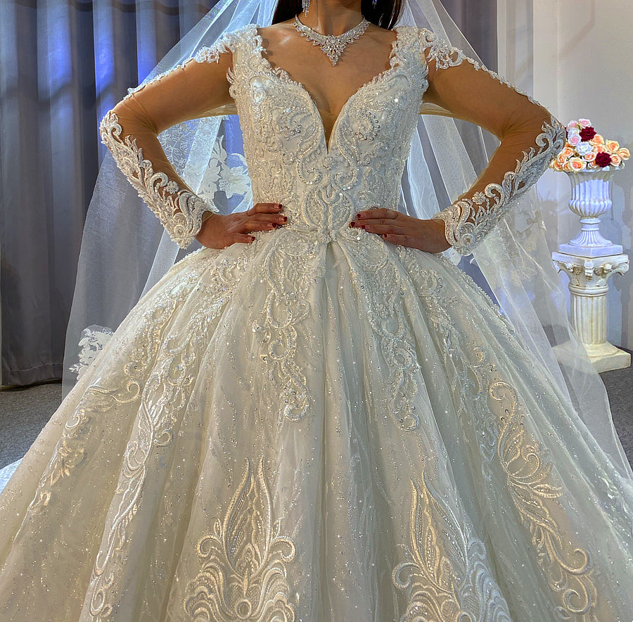 Stunning Lace Wedding Dress 2022 | Ball Gown Bridal Gowns by Amanda Novias | Perfect for Beach, Church & Formal Weddings