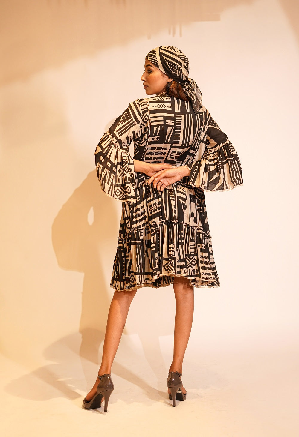 Elegant White Abstract Print Short Dress for Women - Perfect for Summer Outings, Beach Vacations & Casual Dates