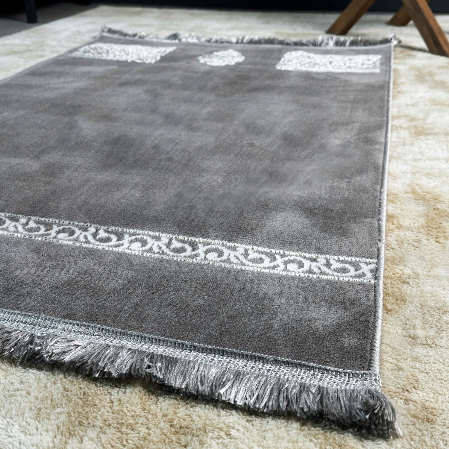 Premium Islamic Prayer Mat with Beautiful Designs - Perfect Gift for Muslims - Ideal for Home, Mosque, and Travel Use