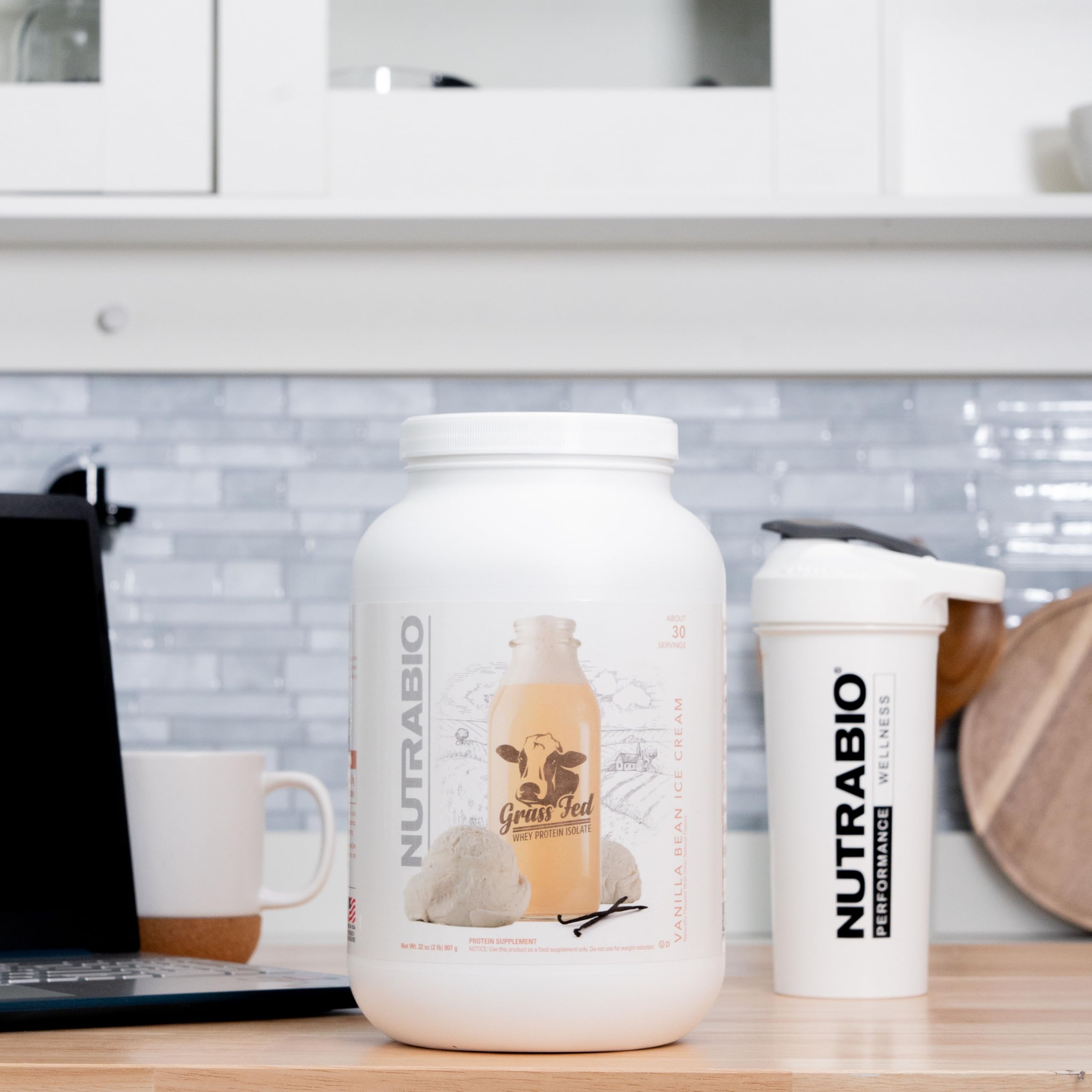NutraBio Grass Fed Whey Isolate Protein Powder - 25G Protein Per Scoop, Sugar Free, Natural Lean Muscle Supplement - Vanilla Bean Flavor, 2LB (29 Servings) | Post-Workout Recovery & Healthy Meal Replacement for Athletes & Fitness Enthusiasts