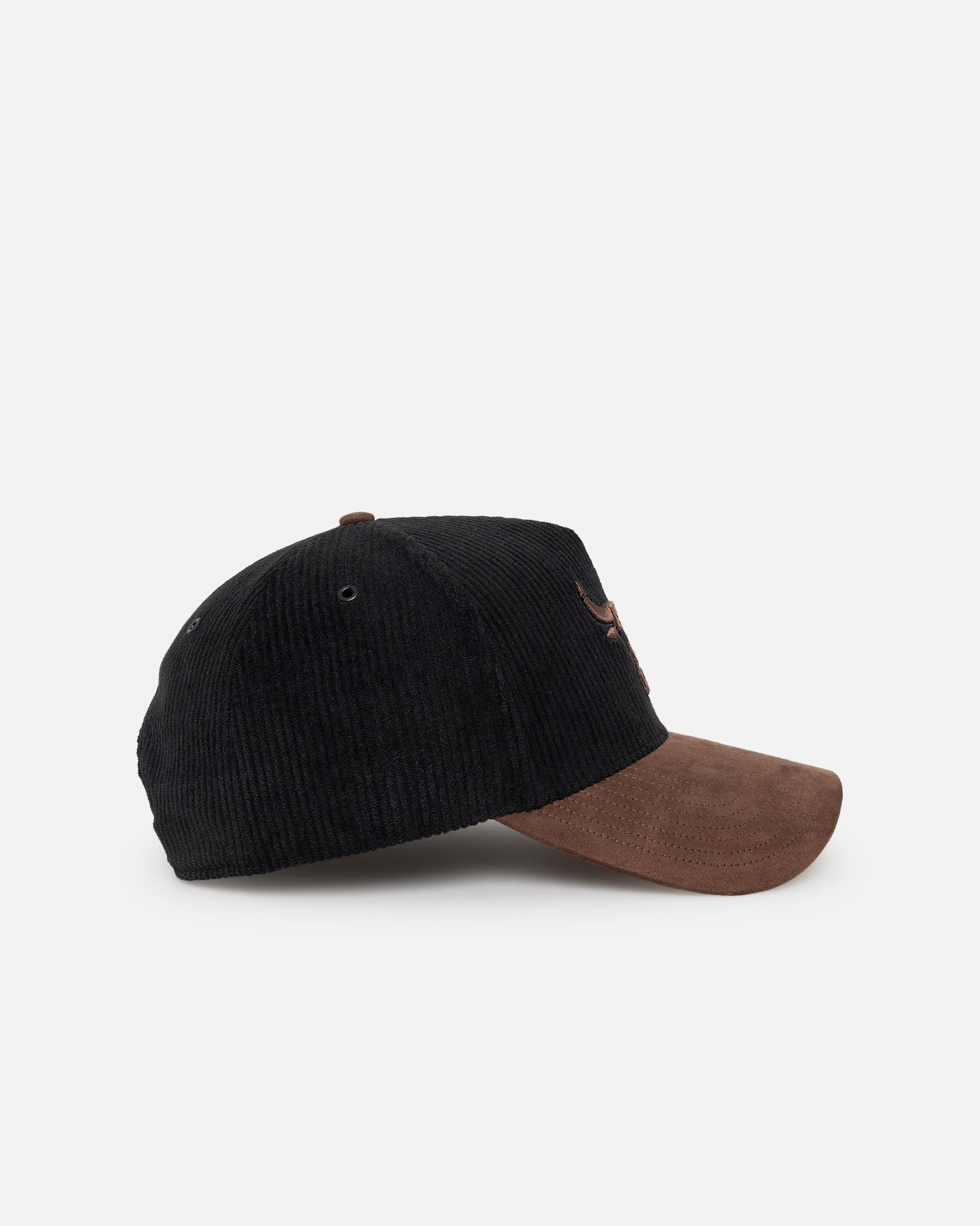 47 Brand Chicago Bulls 'Black Barren' Snapback Hat - Adjustable 47 Offside DT Baseball Cap for Men & Women - Perfect for Basketball Games, Streetwear Fashion & Sports Fans
