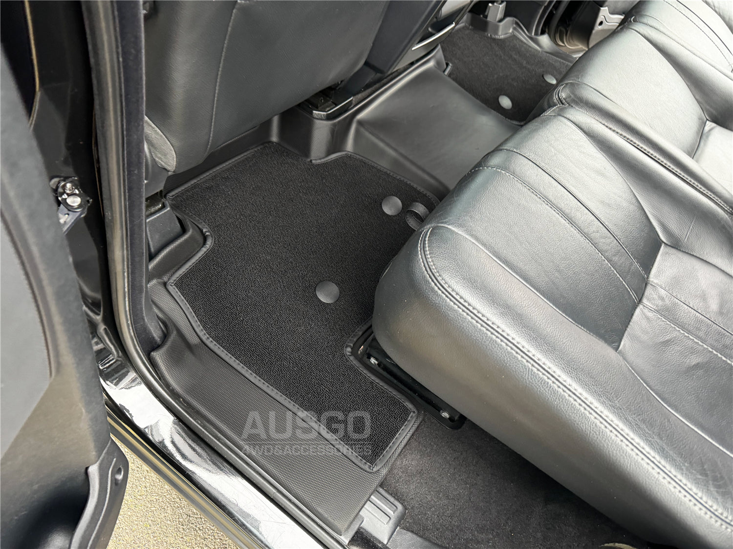 Premium Double Layer All-Weather Car Floor Mats for Land Rover Discovery 3 & 4 (2004-2017) - Heavy Duty Protection for Mud, Snow & Spills - Perfect for Off-Roading & Family Adventures