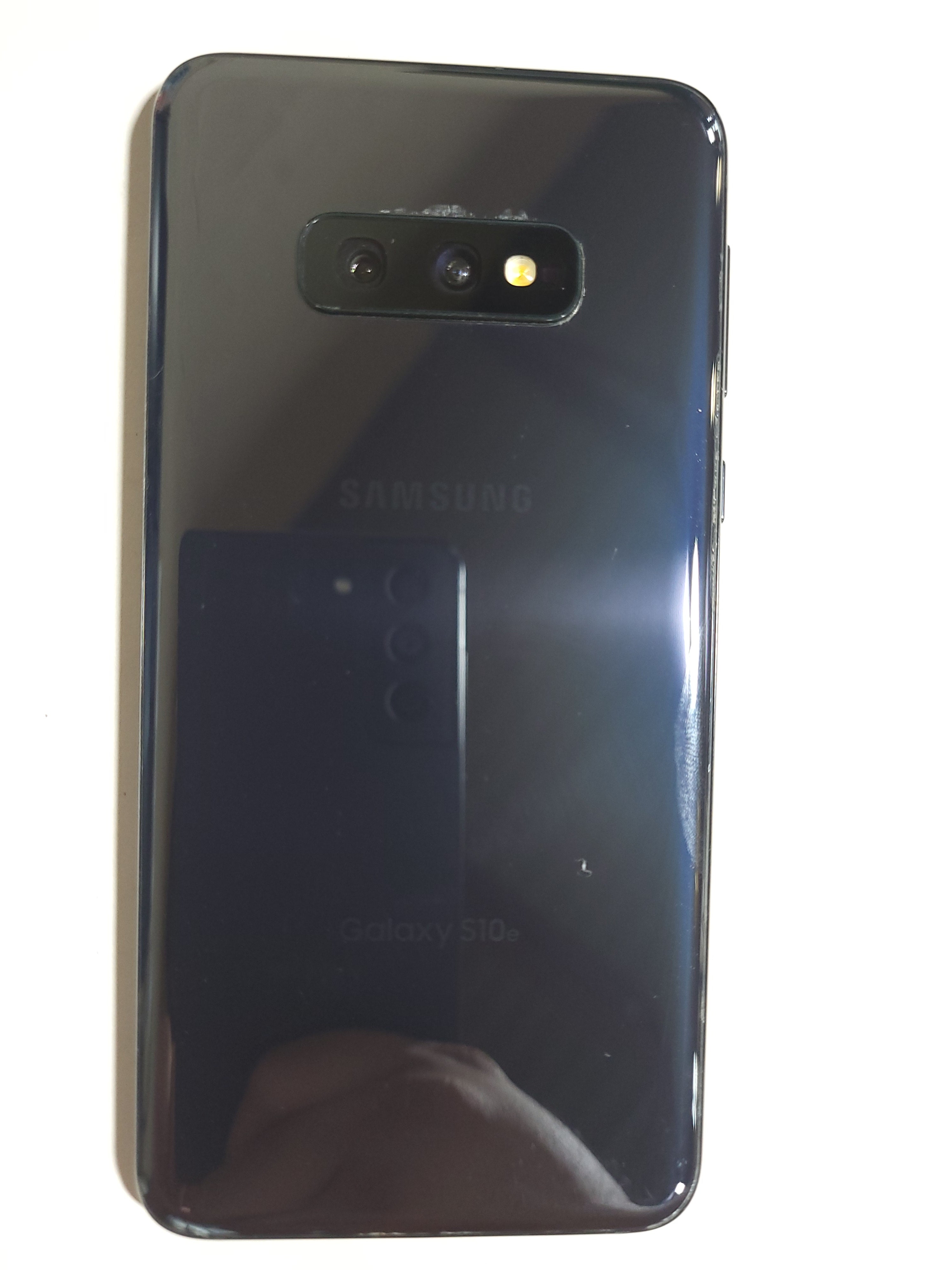 Samsung Galaxy S10e 128GB 6GB RAM 5.8
