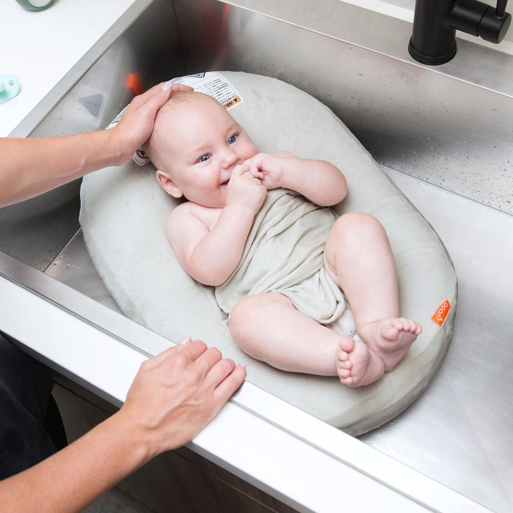 Boon Puff+ Inflatable Baby Bathtub with Wings - Portable Infant Bath Seat for Newborns to Toddlers - Perfect for Home, Travel & Outdoor Use