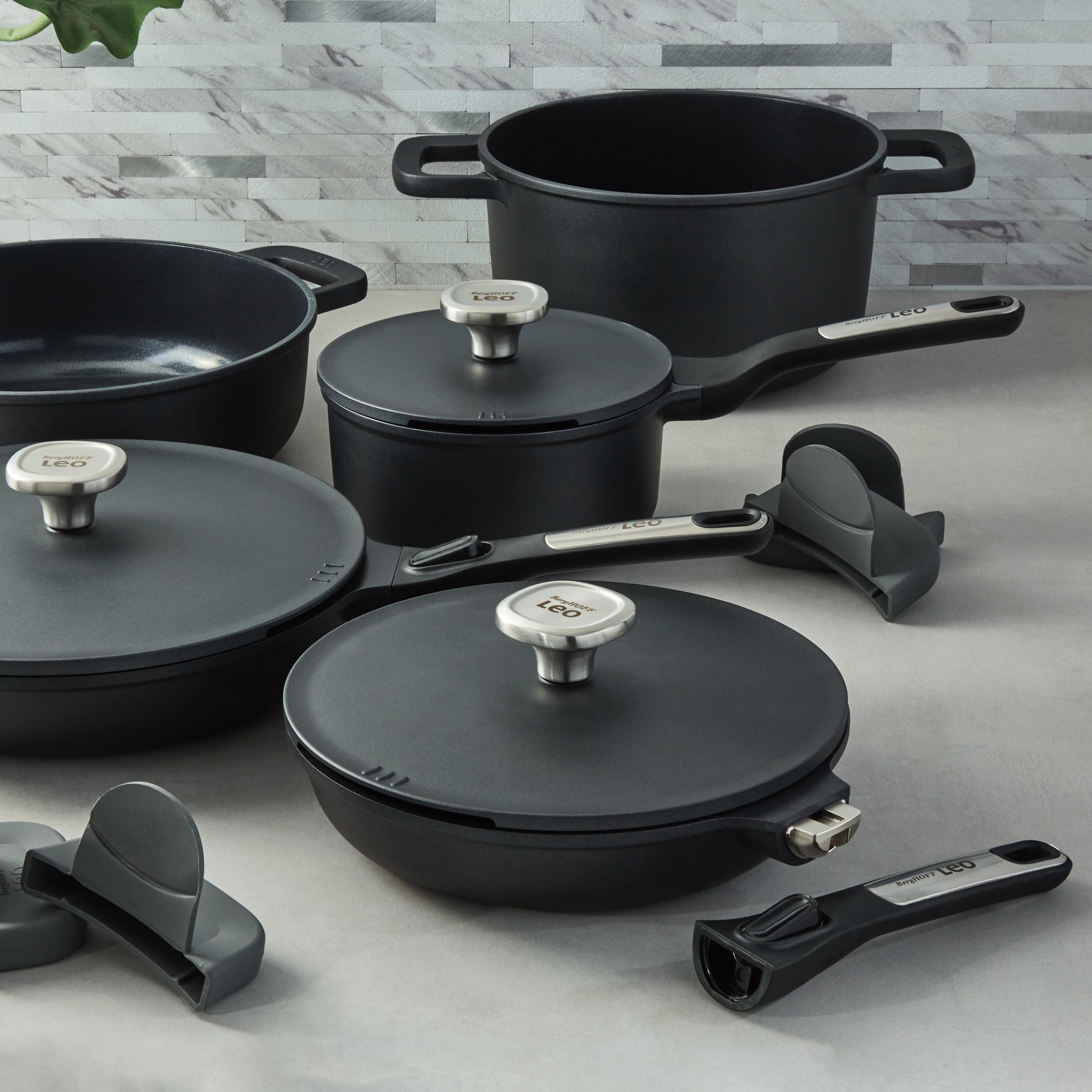 BergHOFF Leo Phantom 8-Piece Nonstick Ceramic Cookware Set - Recycled Aluminum, Oven & Dishwasher Safe - Perfect for Frying, Sautéing & Everyday Cooking