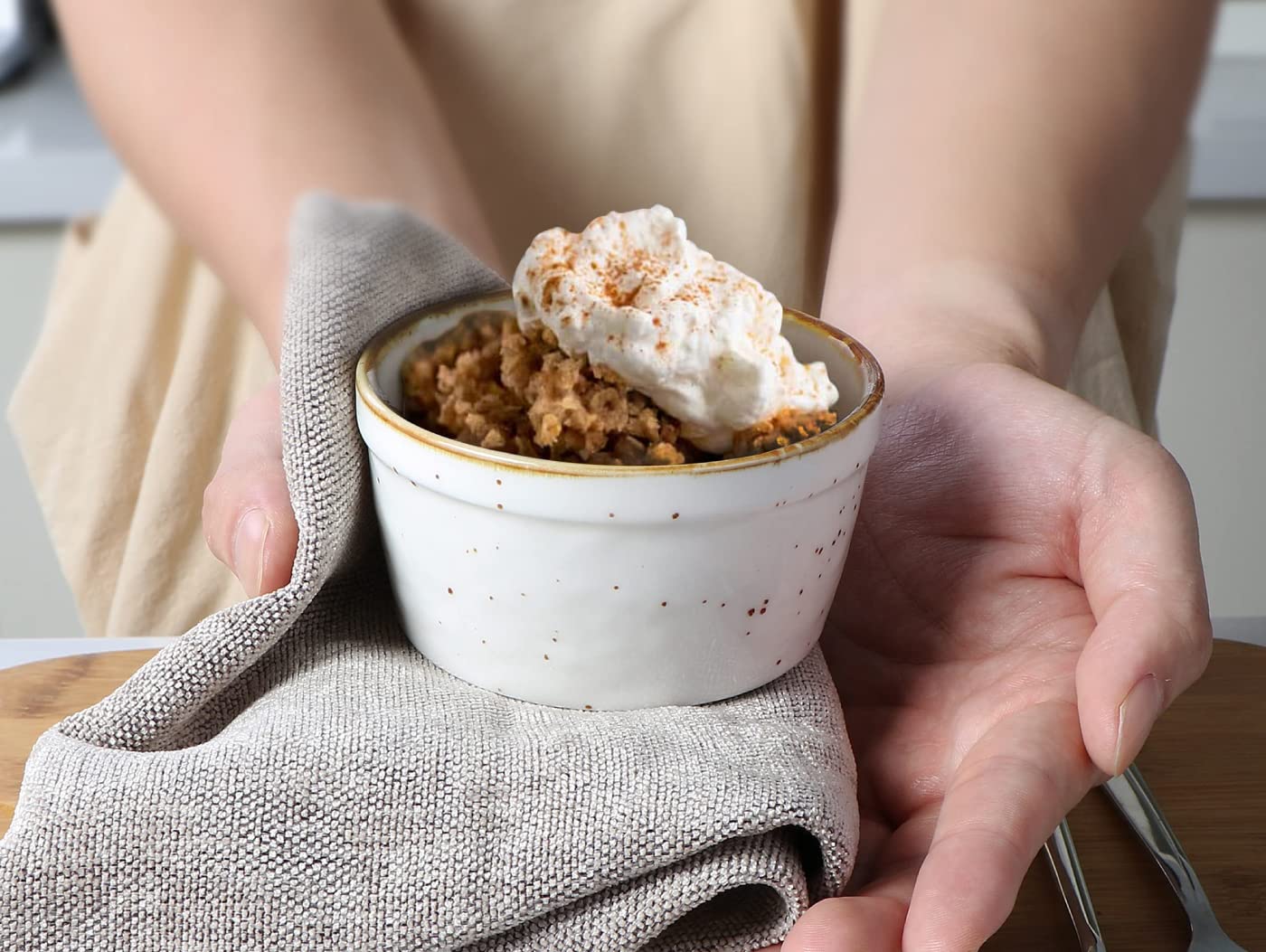 6 oz Ramekins & 6 oz Casserole Dish with Lid - Oven, Microwave & Dishwasher Safe, Durable Porcelain Baking Dishes for Soufflés, Crème Brûlée & Side Dishes - Perfect for Home Cooking, Meal Prep & Entertaining