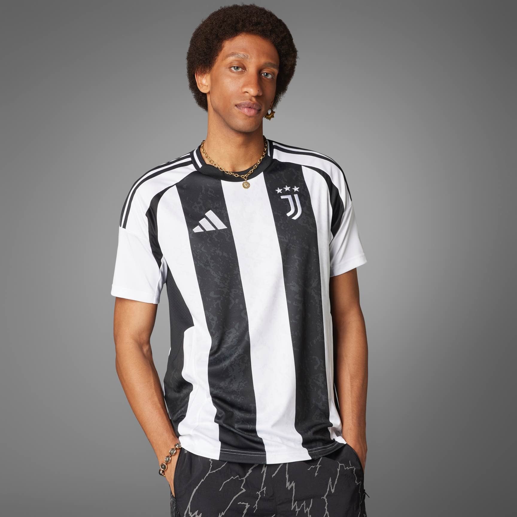 Official Juventus 24/25 Home Jersey - Authentic Football Shirt for Men & Women - Perfect for Matches, Training & Fan Support