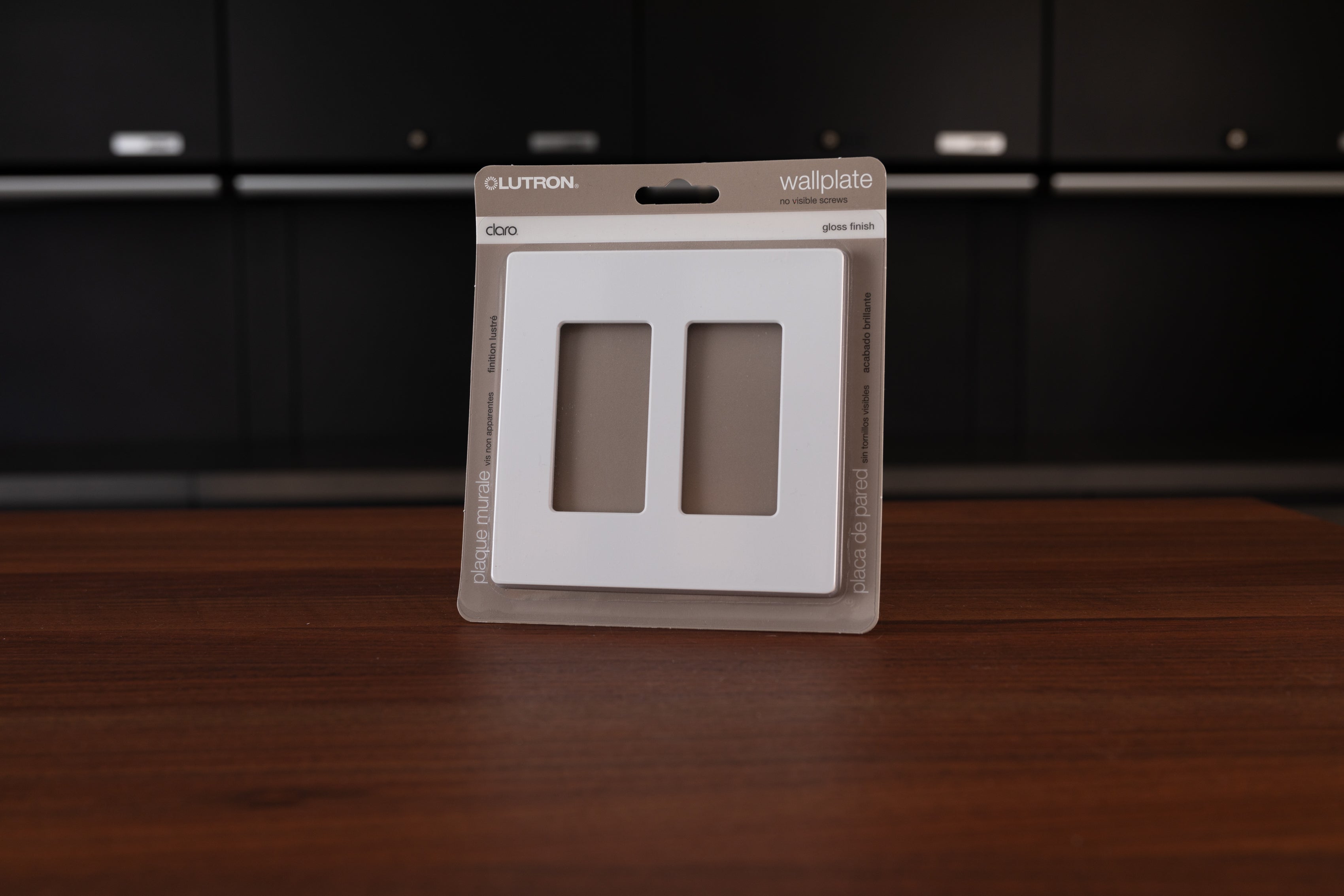Lutron Claro Wall Plate - Standard Size, Screwless Design, Smooth Finish - Perfect for Home, Office & Commercial Electrical Outlet Covers
