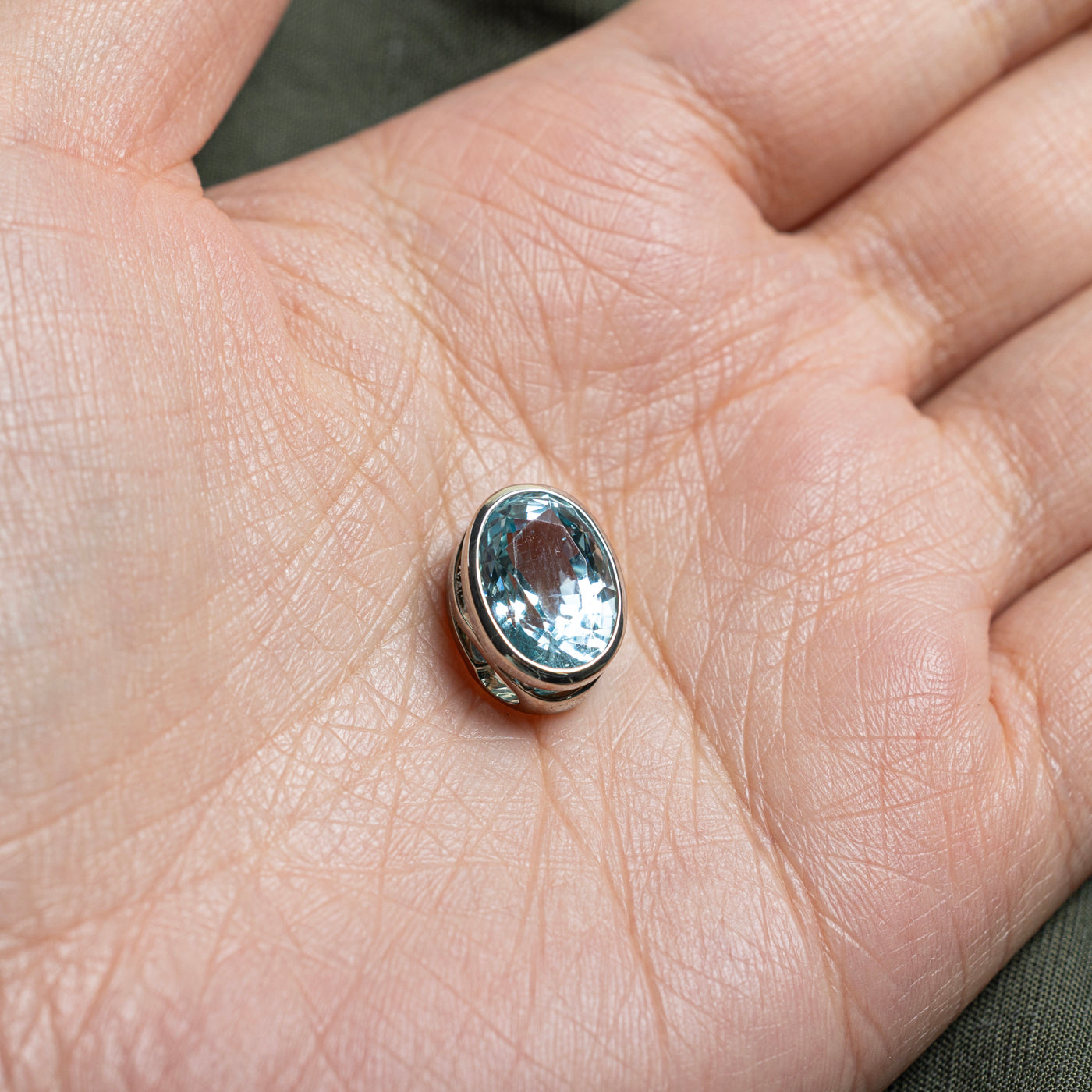4.97ct Oval Cut Aquamarine Pendant in Bezel Setting - Elegant Blue Gemstone Necklace for Women | Perfect for Weddings, Anniversaries & Special Occasions