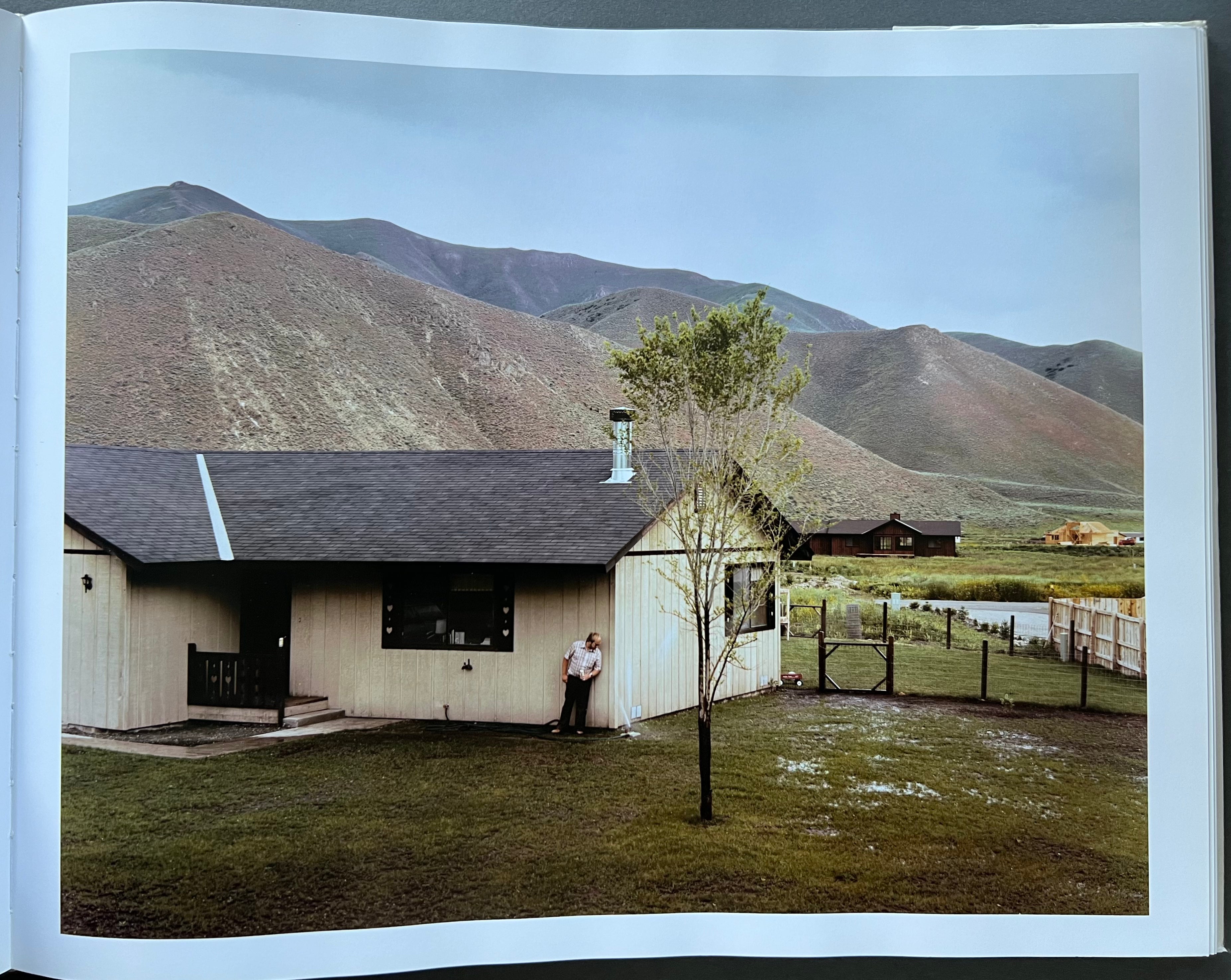 Joel Sternfeld: American Prospects - Photography Book of American Landscapes & Urban Scenes - Perfect for Art Lovers, Photographers & History Enthusiasts