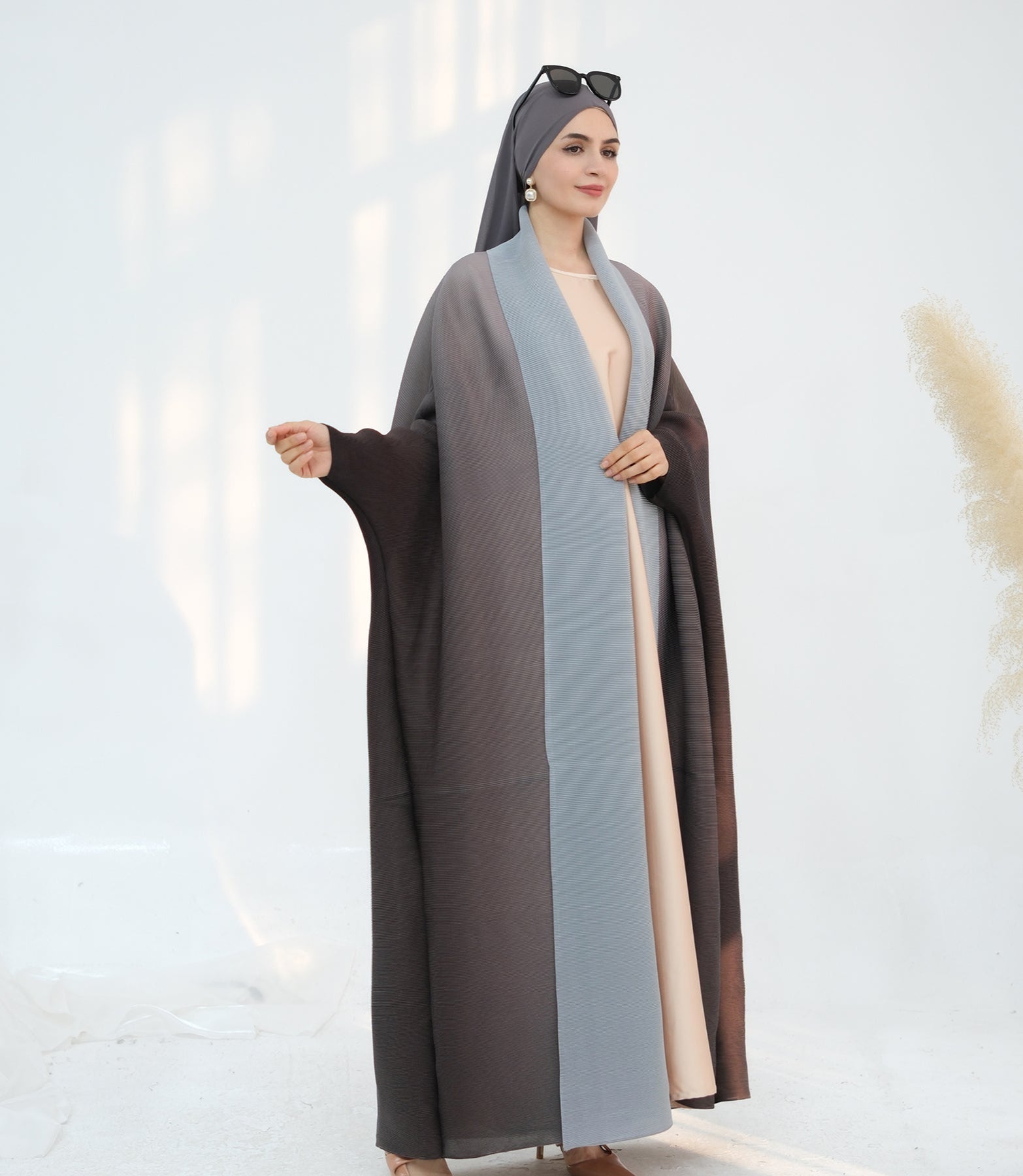 Elegant Brown Pleated Ombre Kimono Open Abaya for Women - Boho Chic Loose Cover Up for Beach, Party & Special Occasions