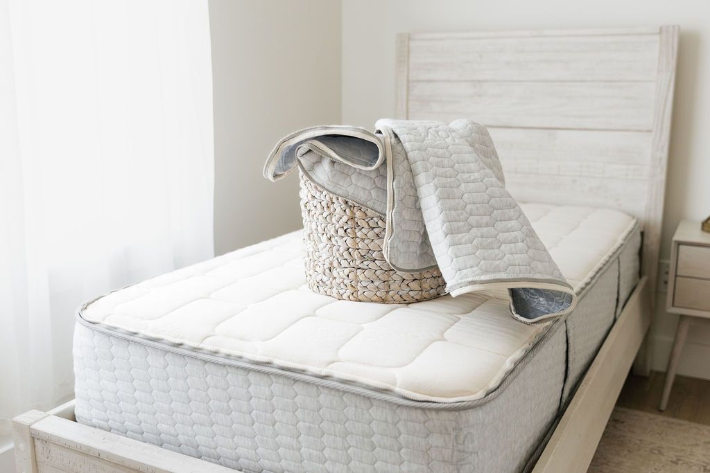 ZipClean Mattress Protector - Waterproof, Hypoallergenic, Breathable Queen Size for Allergy Relief & Bedwetting Protection - Perfect for Kids, Adults & Pet Owners