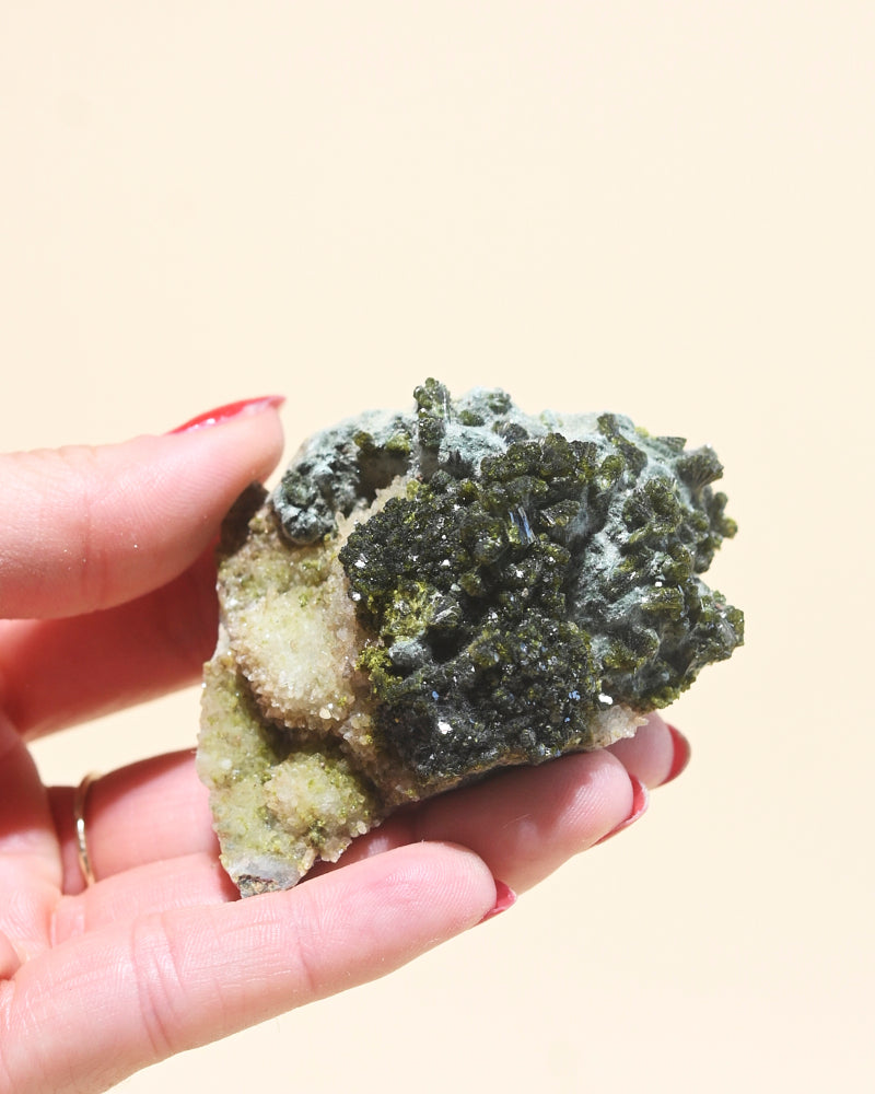 Natural Epidote Crystal Specimen - Raw Green Epidote Stone for Mineral Collectors, Healing Crystals & Home Decor - Perfect for Display Cases, Meditation Spaces & Geology Gifts