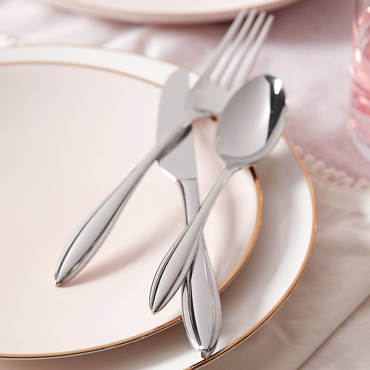 65-Piece Flatware Set - Stainless Steel Silverware Set for 12, Elegant & Durable Dinnerware for Home, Restaurant & Wedding Use