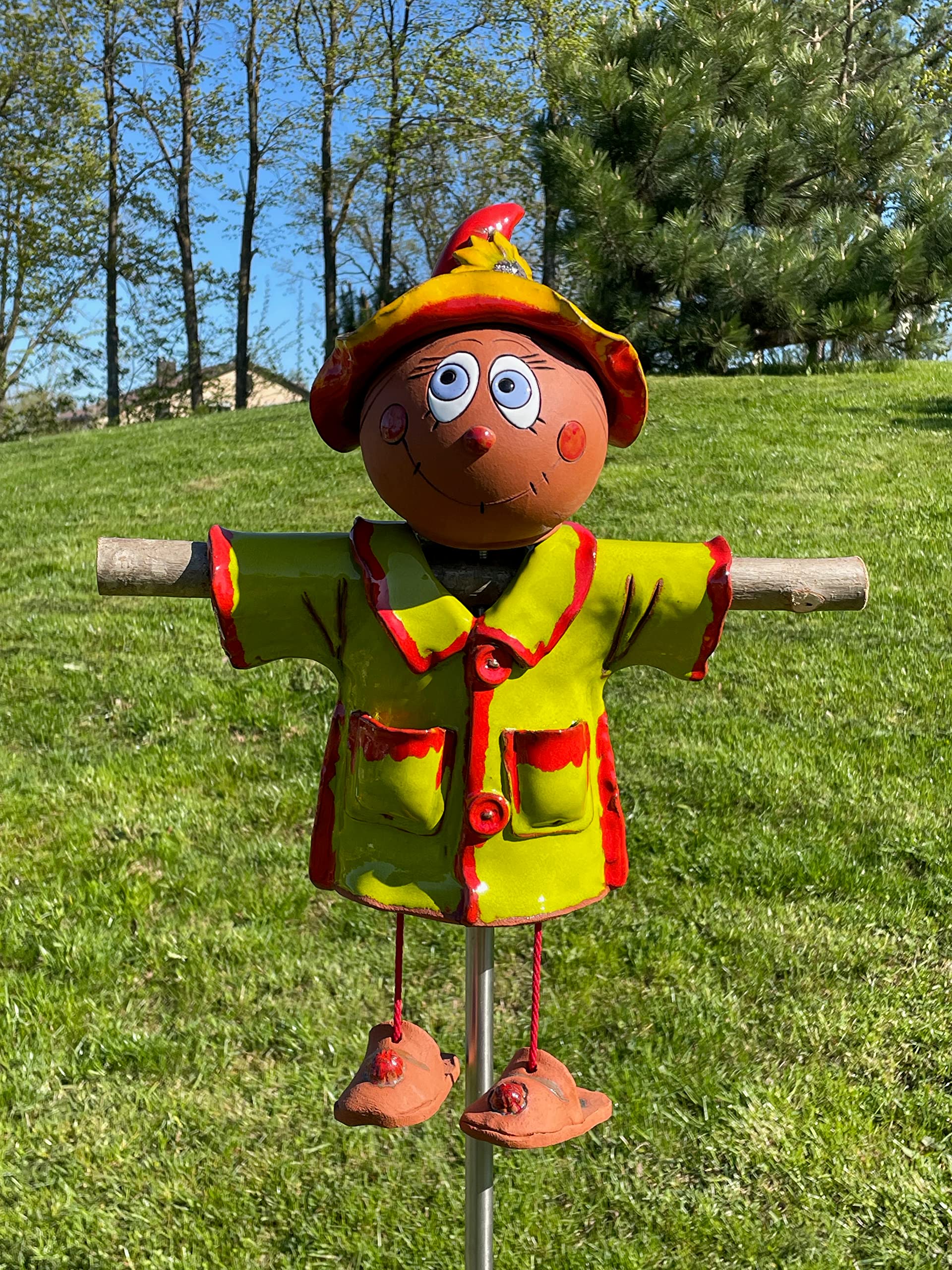 Handmade Frostproof Ceramic Scarecrow Lawn Stake - Unique Outdoor Garden Decor Statue for Women & Men - Perfect Yard Gift for Gardeners - Ideal for Patio, Lawn & Backyard Decoration