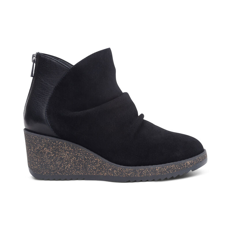 Aetrex Kara Black Women's Comfortable Walking Shoes - Perfect for Work, Travel & Everyday Wear