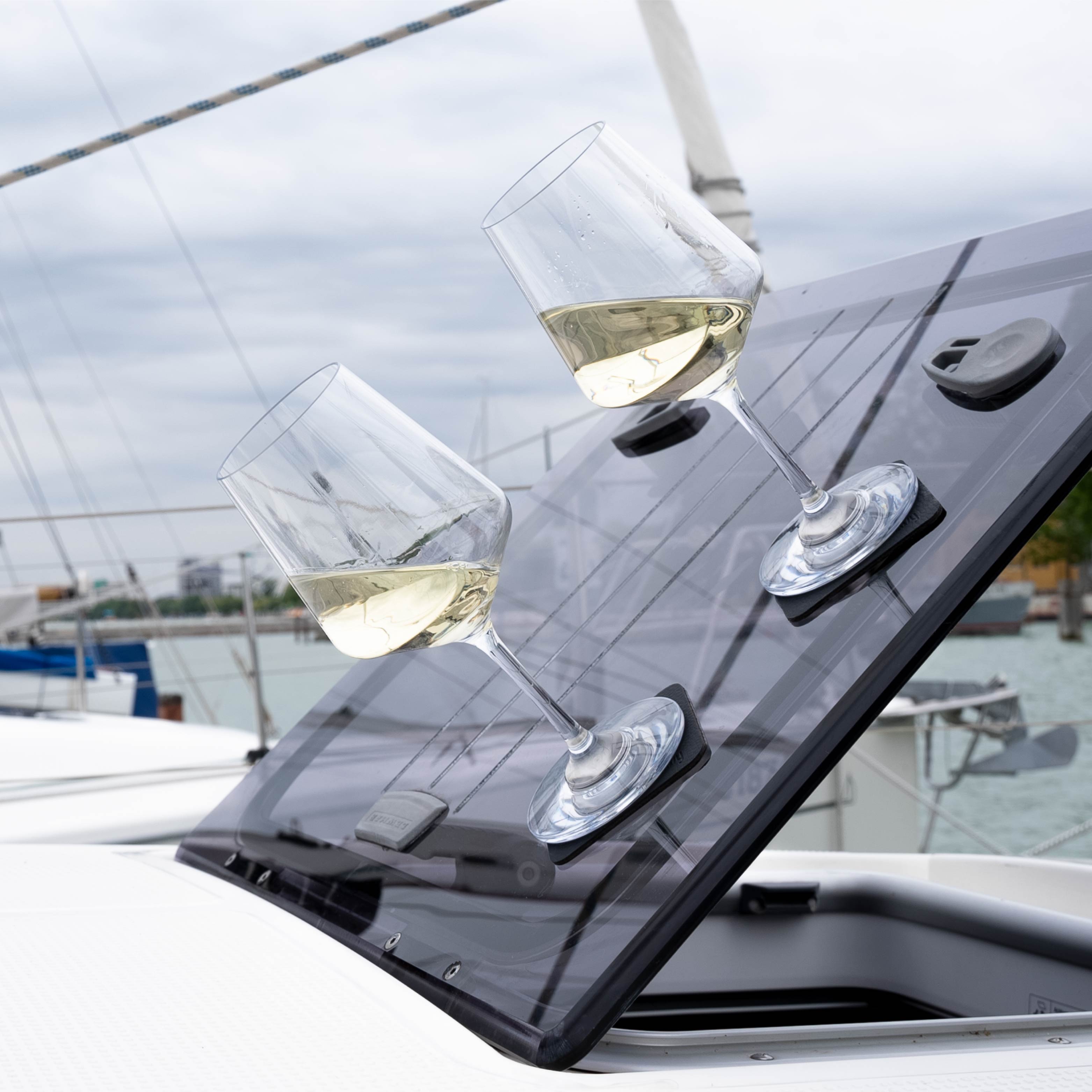 Premium Magnetic Plastic Wine Glasses Set - Shatterproof & Dishwasher Safe - Perfect for Outdoor Parties, Picnics, and Beach Vacations