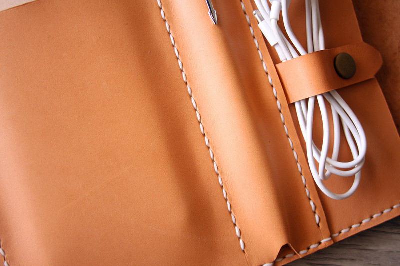 Personalized Leather Sleeve Case for MacBook Pro 13 inch - Premium Protection with Custom Name | Perfect for Work, Travel & Daily Commute