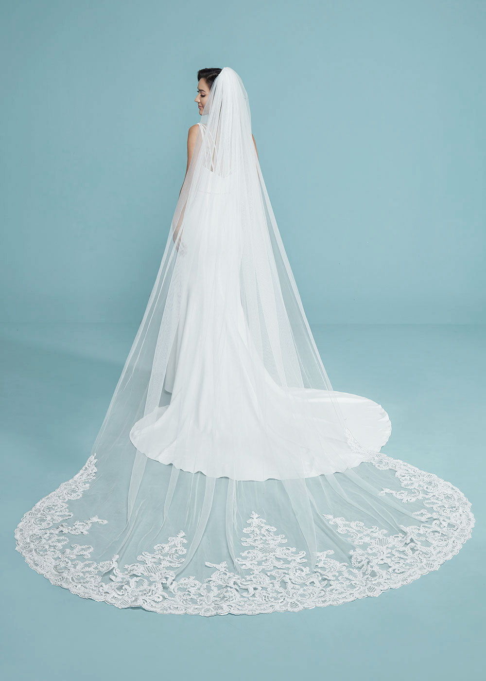 Gianna Veil - Elegant Wedding Veil for Brides | Perfect for Church Ceremonies, Outdoor Weddings & Photo Shoots