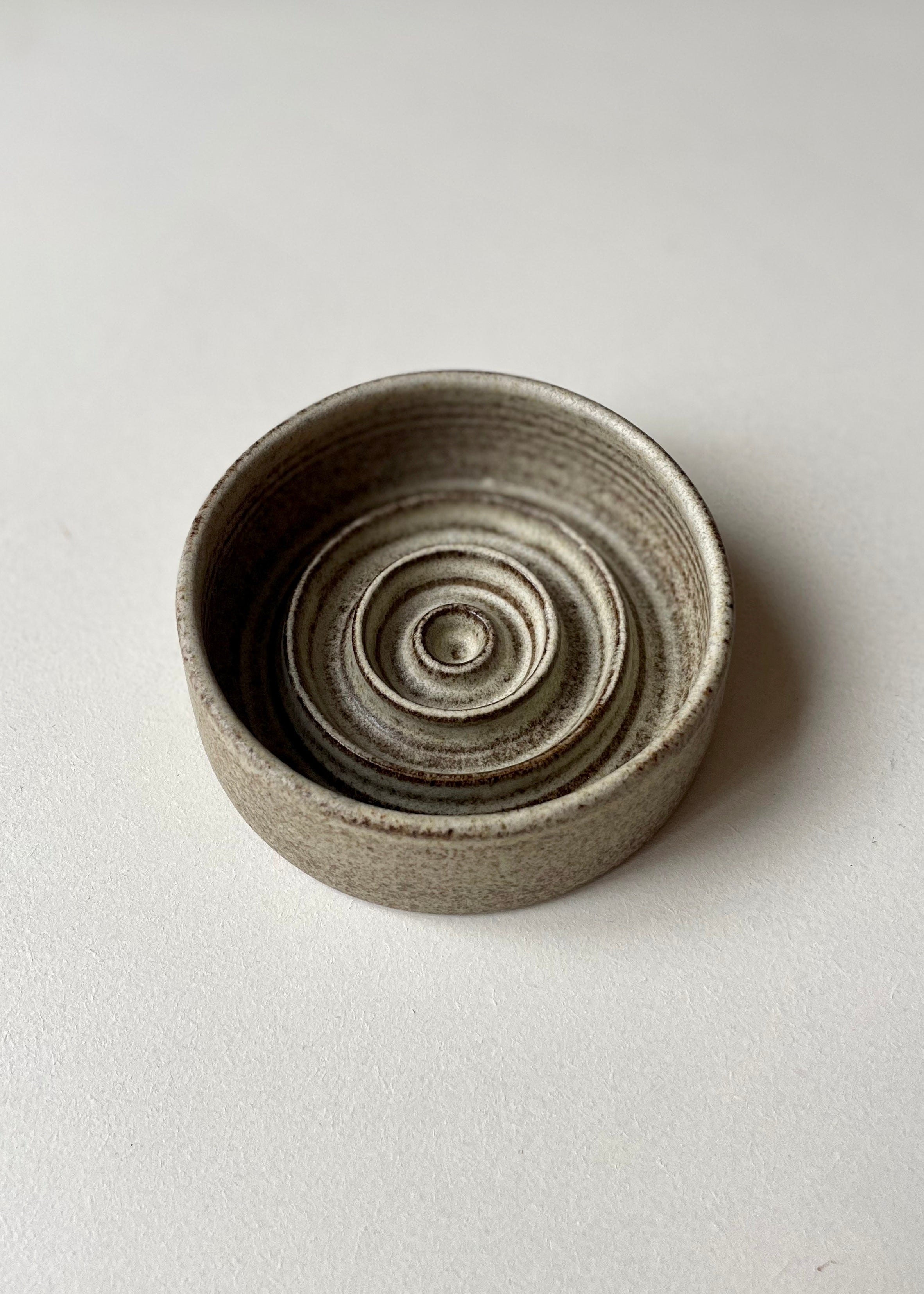 Viki Weiland Soap Dish - Premium Ceramic Soap Holder with Drainage Holes for Bathroom, Kitchen Sink - Perfect for Bar Soap, Beauty Soap, Handmade Soap - Stylish and Functional Home Decor Accessory