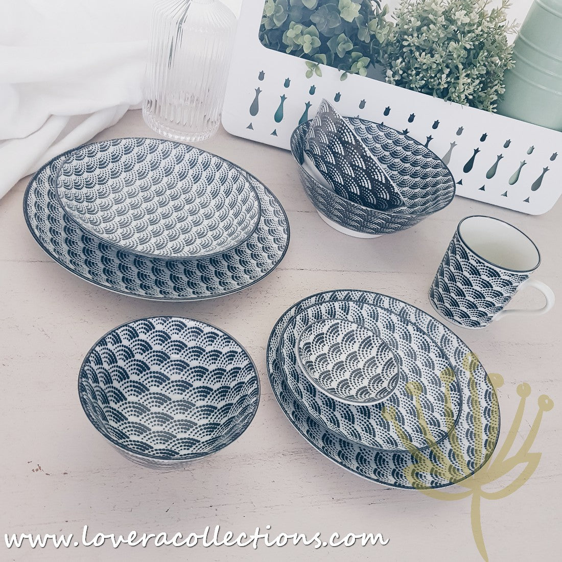 Awasaka Black & White Modern Waves Dinnerware Set - 16-Piece Porcelain Plates & Bowls for Stylish Dining - Perfect for Dinner Parties, Restaurant-Style Meals & Home Decor